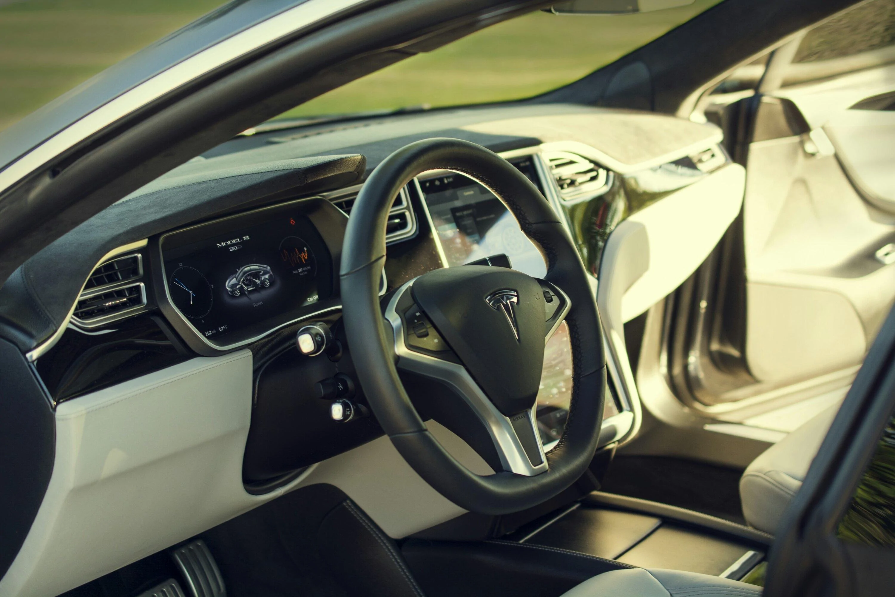Rivian R1T R1S Email: Ocean Coast Design Update – Dark Ash Wood or Wrapped Vegan Leather Attach12730_20160713_085133