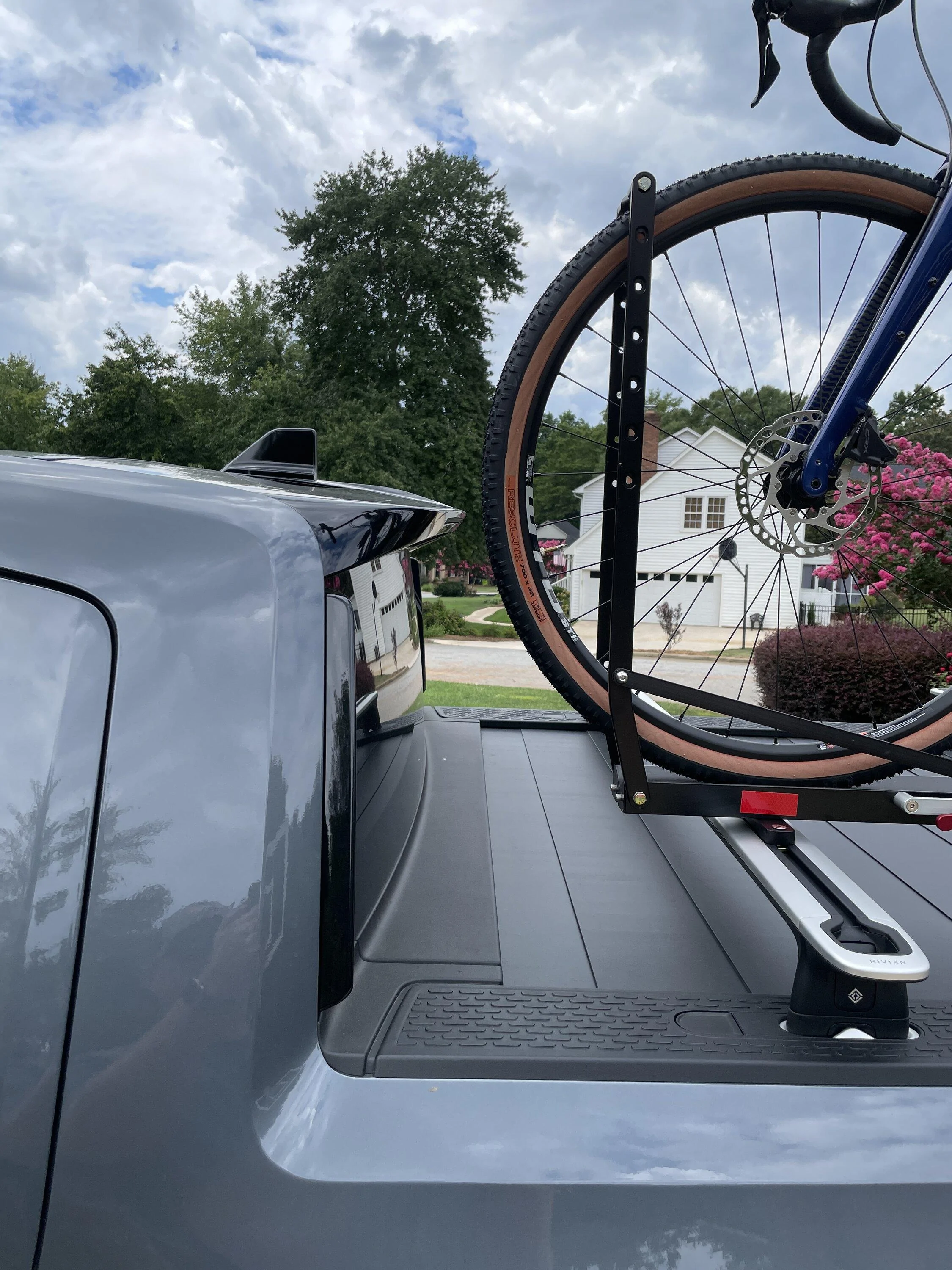 Rivian R1T R1S 1up rack fitment on bed crossbars 356EC65E-AC8E-4B22-B6E1-1345EA9DB392
