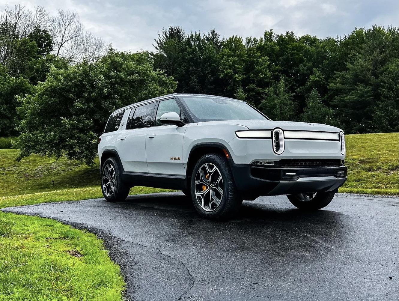 Rivian R1T R1S R1S Limestone - myth once again 89DFD7E4-E72B-410C-AEDB-8B26A1988926