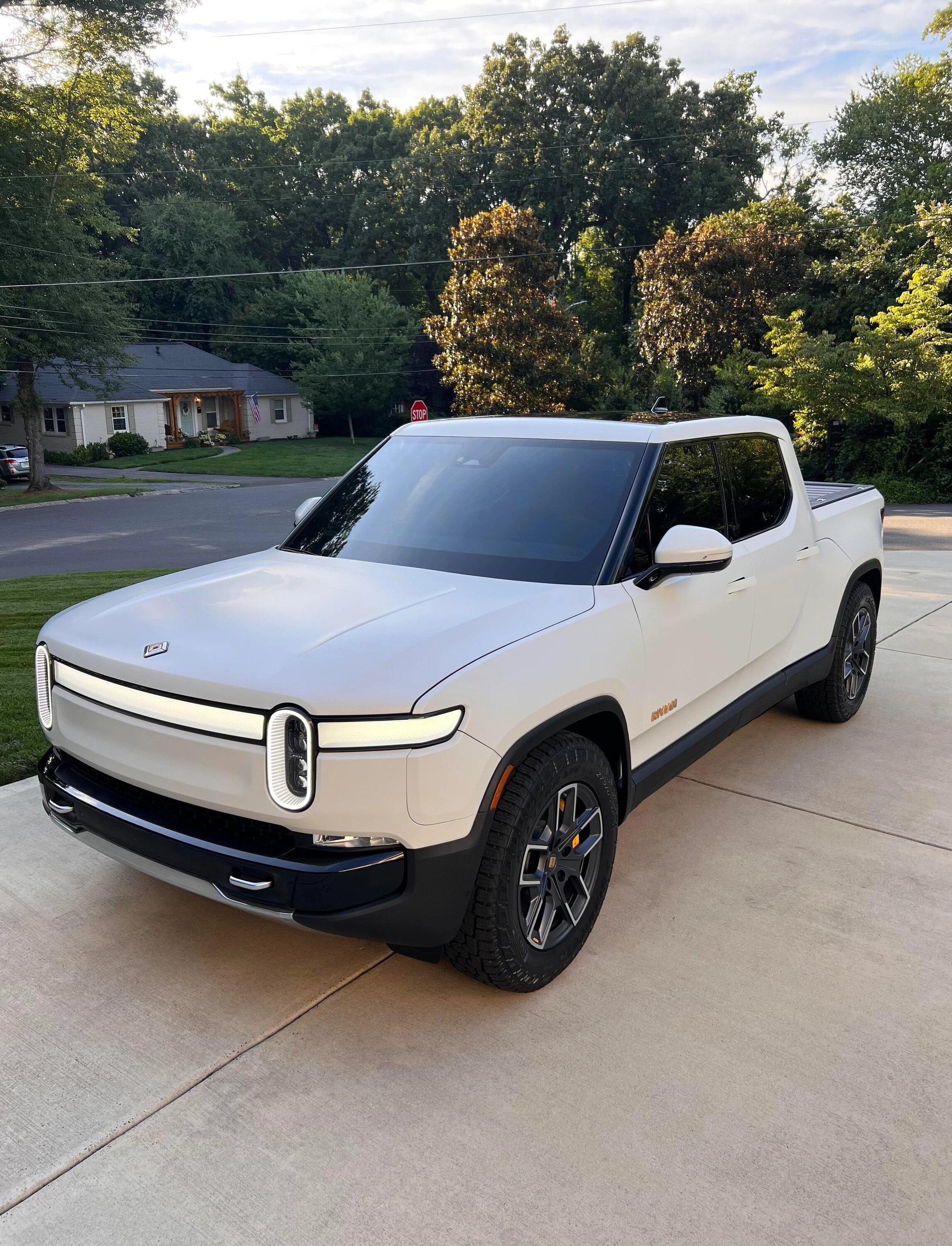 Rivian R1T R1S Matte wrap or not? ezgif.com-gif-maker