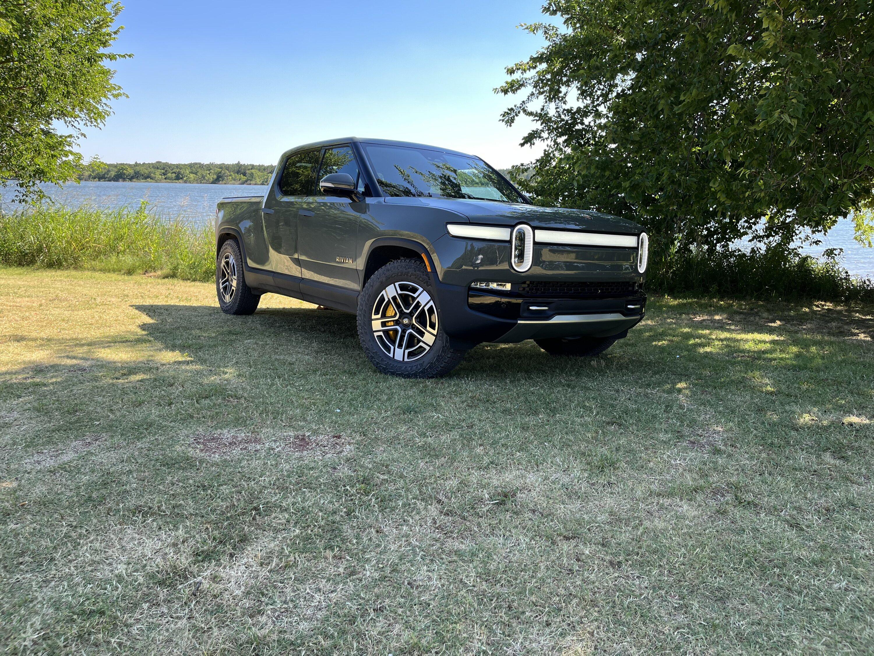 Rivian R1T R1S High Resolution Rivian Vehicle Image Request 36EA69DC-EF23-4BD4-8BEE-3F751A5DAC4E