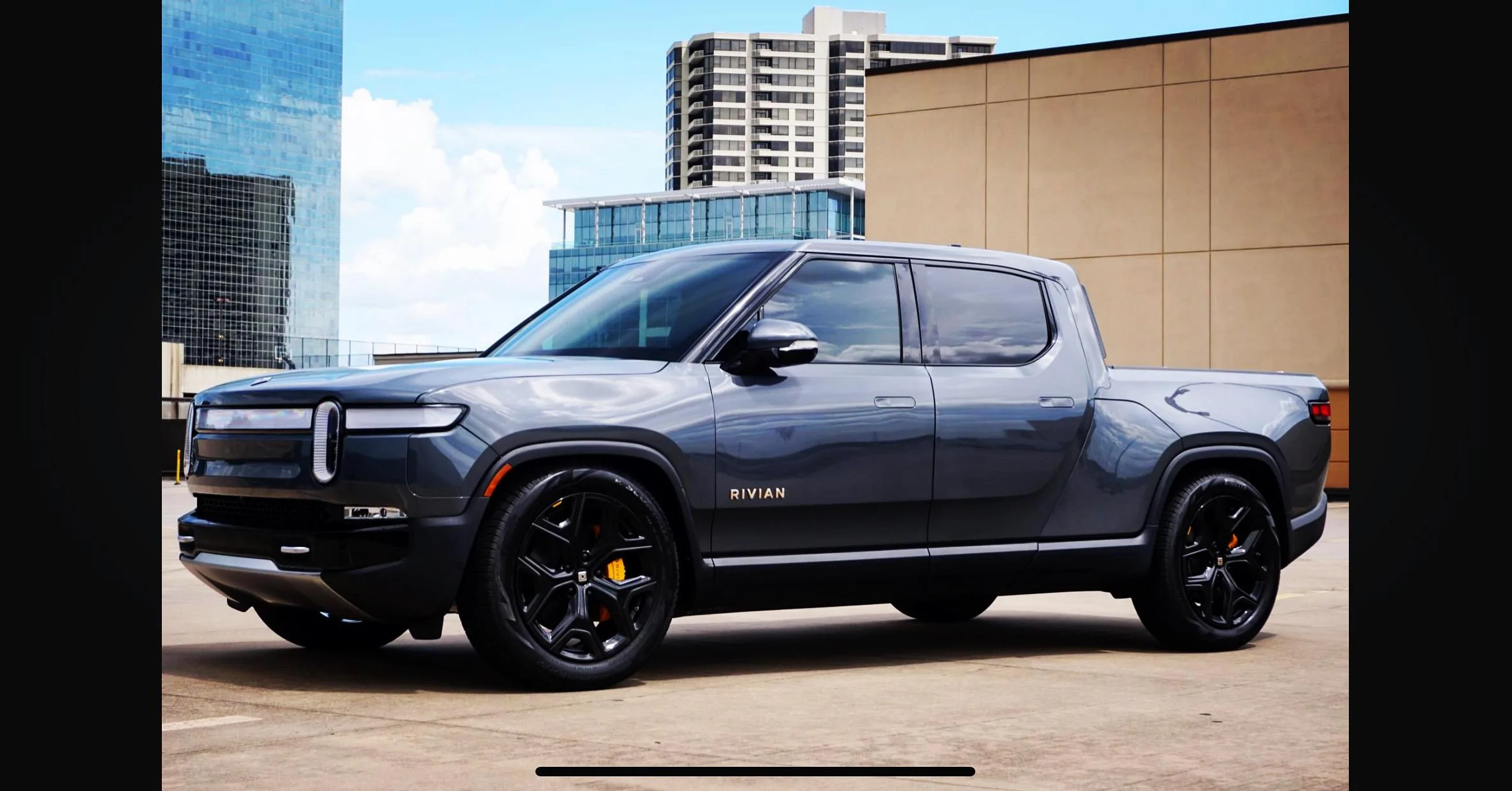 Rivian R1T R1S High Resolution Rivian Vehicle Image Request 28D6A9B7-8F1E-48D5-9DB8-A58B355CD482