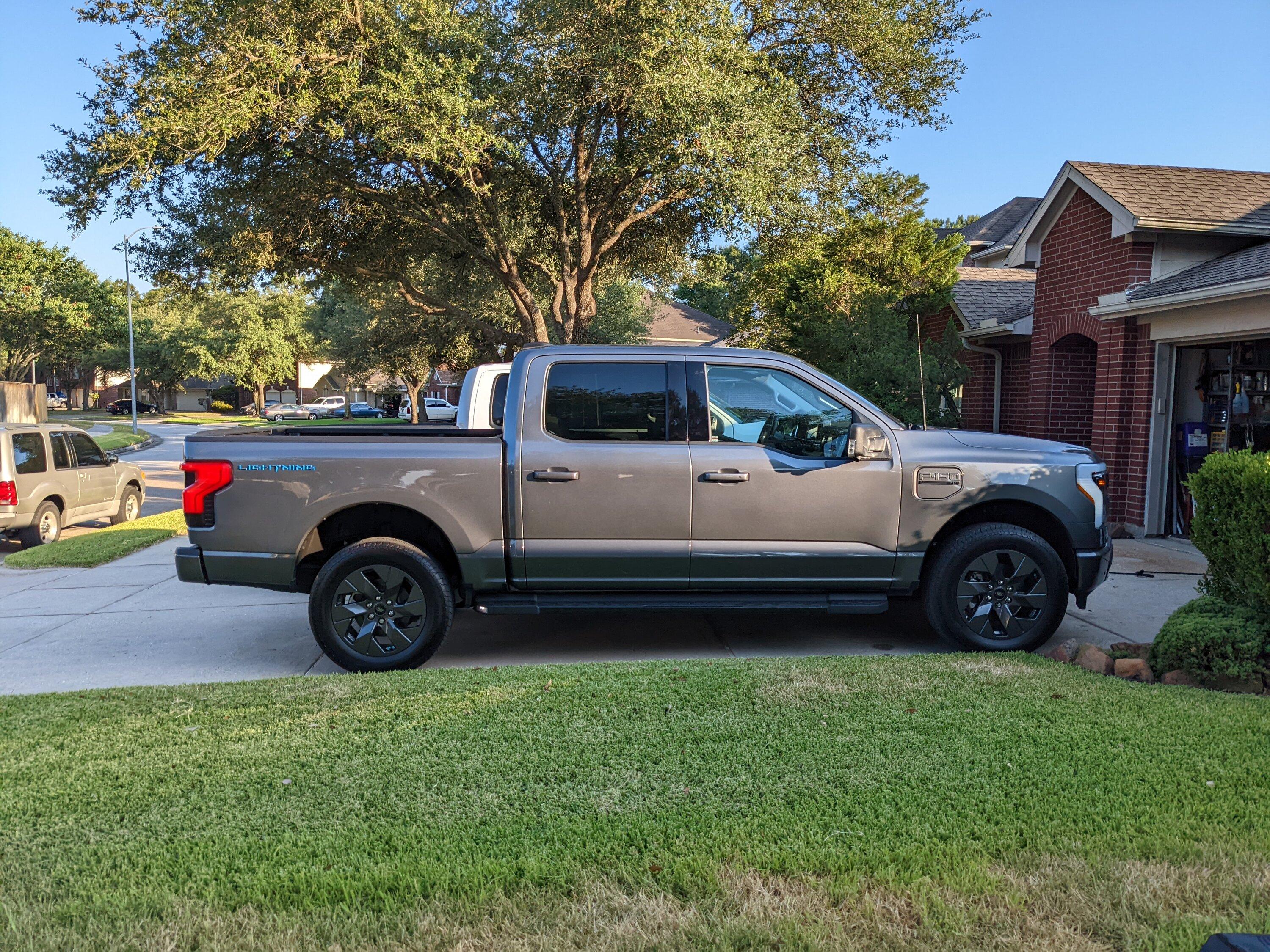 Rivian R1T R1S I got my Lightning! PXL_20220626_000157034