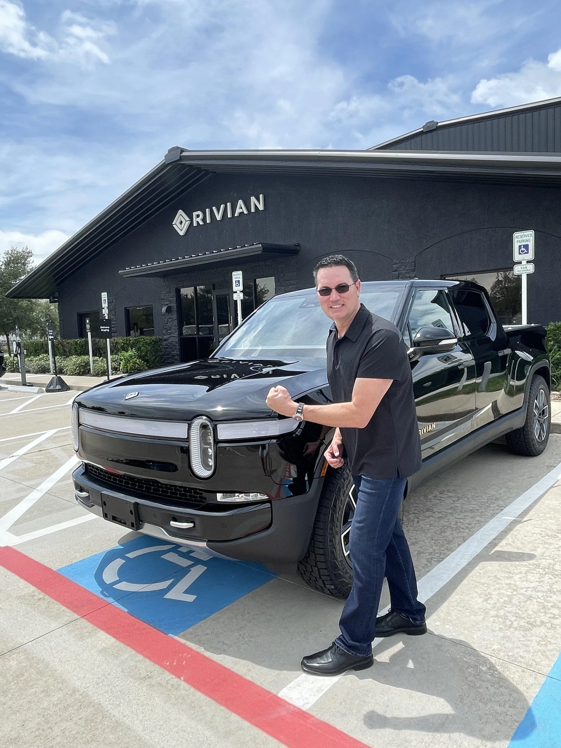Rivian R1T R1S Bryan College Station Rivians 86B25682-3894-4CA7-8296-43D93C3A60C2