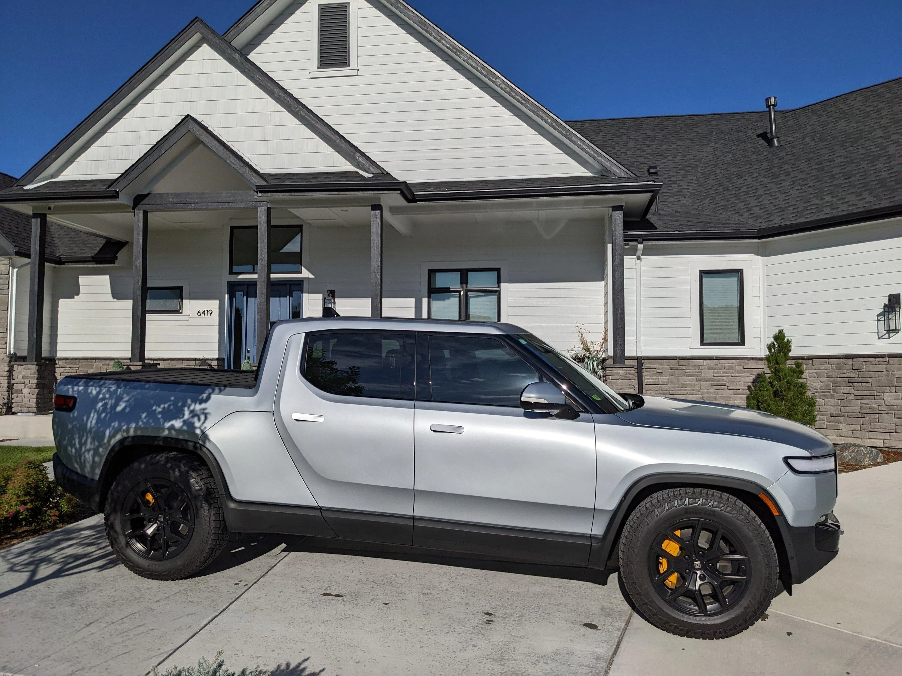 Rivian R1T R1S LA Silver R1T w/ XPEL Stealth PPF Wrap PXL_20220825_142103249