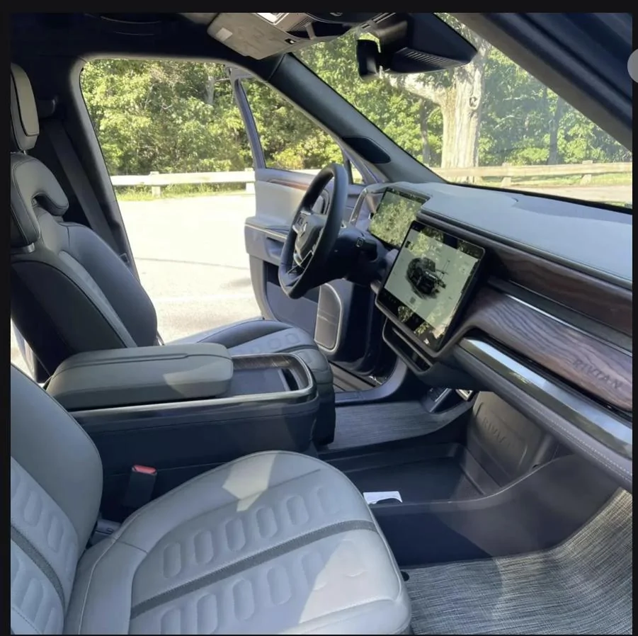 Rivian R1T R1S FOREST EDGE Rivian Interior Photos 5802773D-18F6-41FD-84A0-4CC6AD2C008B