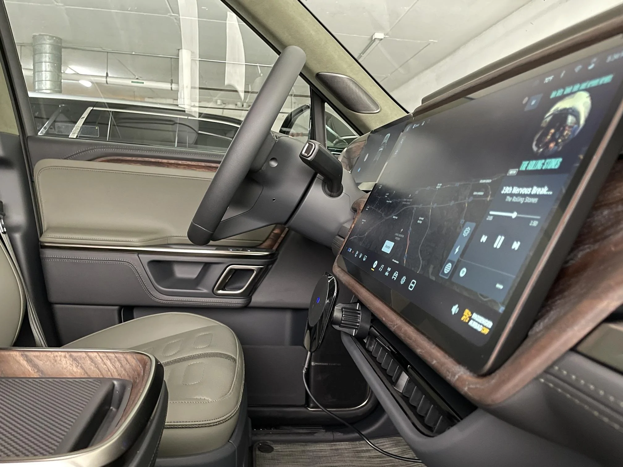 Rivian R1T R1S Ocean Coast Interior is Shipping with Black Speaker Grills - Photos CELL