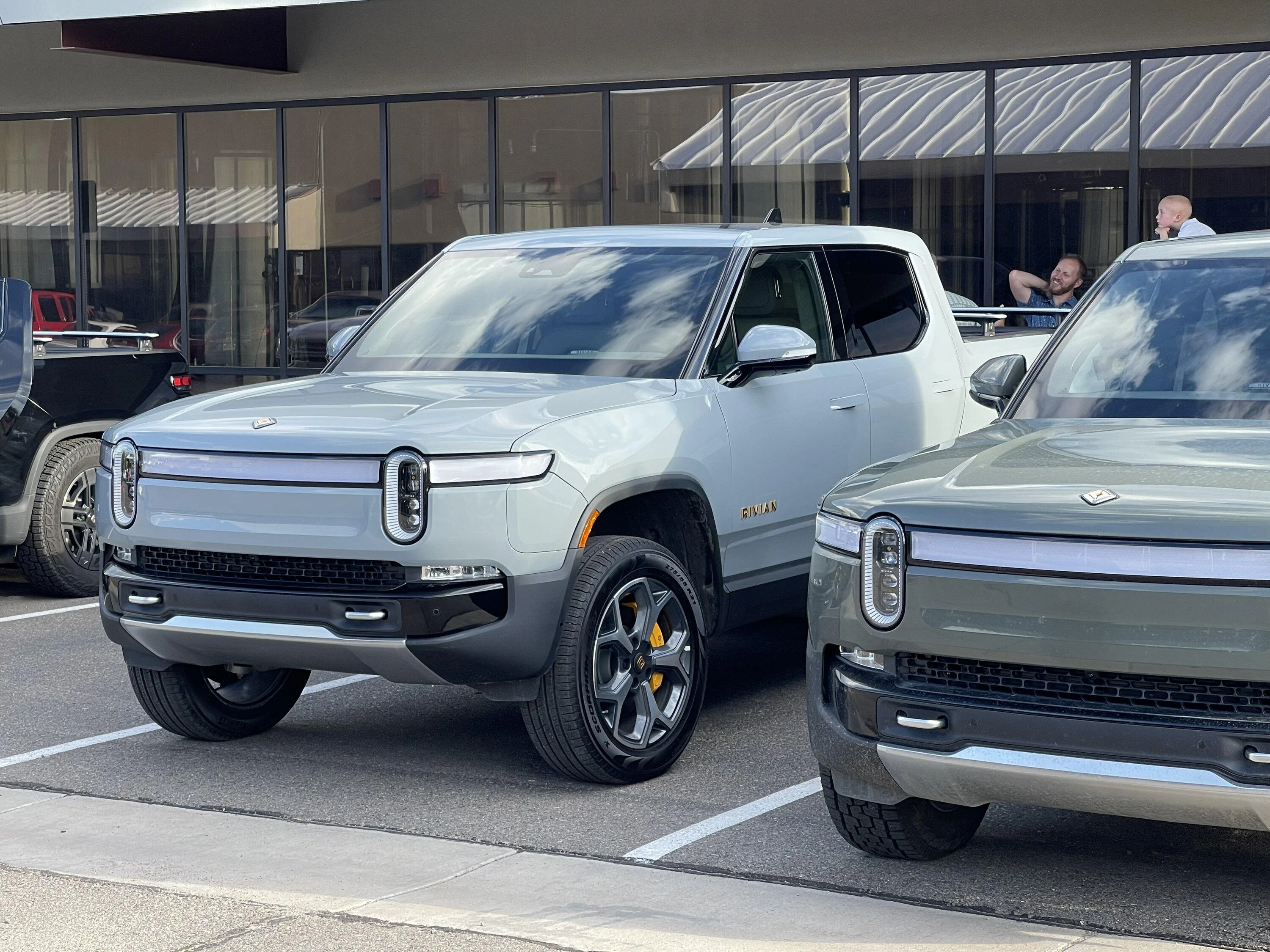 Rivian R1T R1S LIMESTONE R1T Photos D615645C-2E19-475D-817D-A93D13B5BB7C
