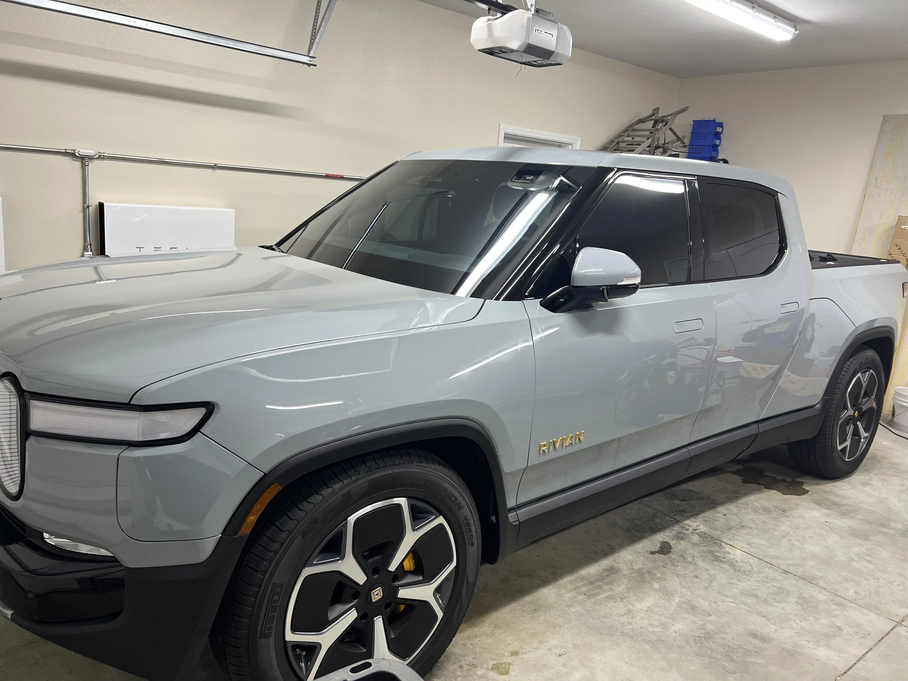 Rivian R1T R1S LIMESTONE R1T Photos C51F7ECA-FB65-403F-B2AE-BB150C9828DB