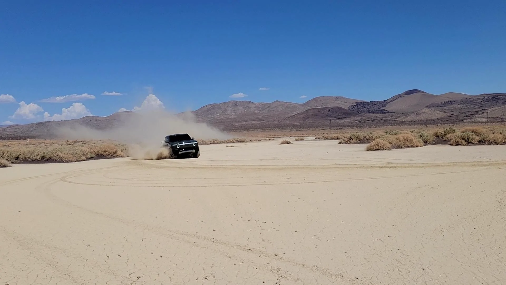 Rivian R1T R1S LAUNCH GREEN R1T Photos VideoCapture_20220715-183403