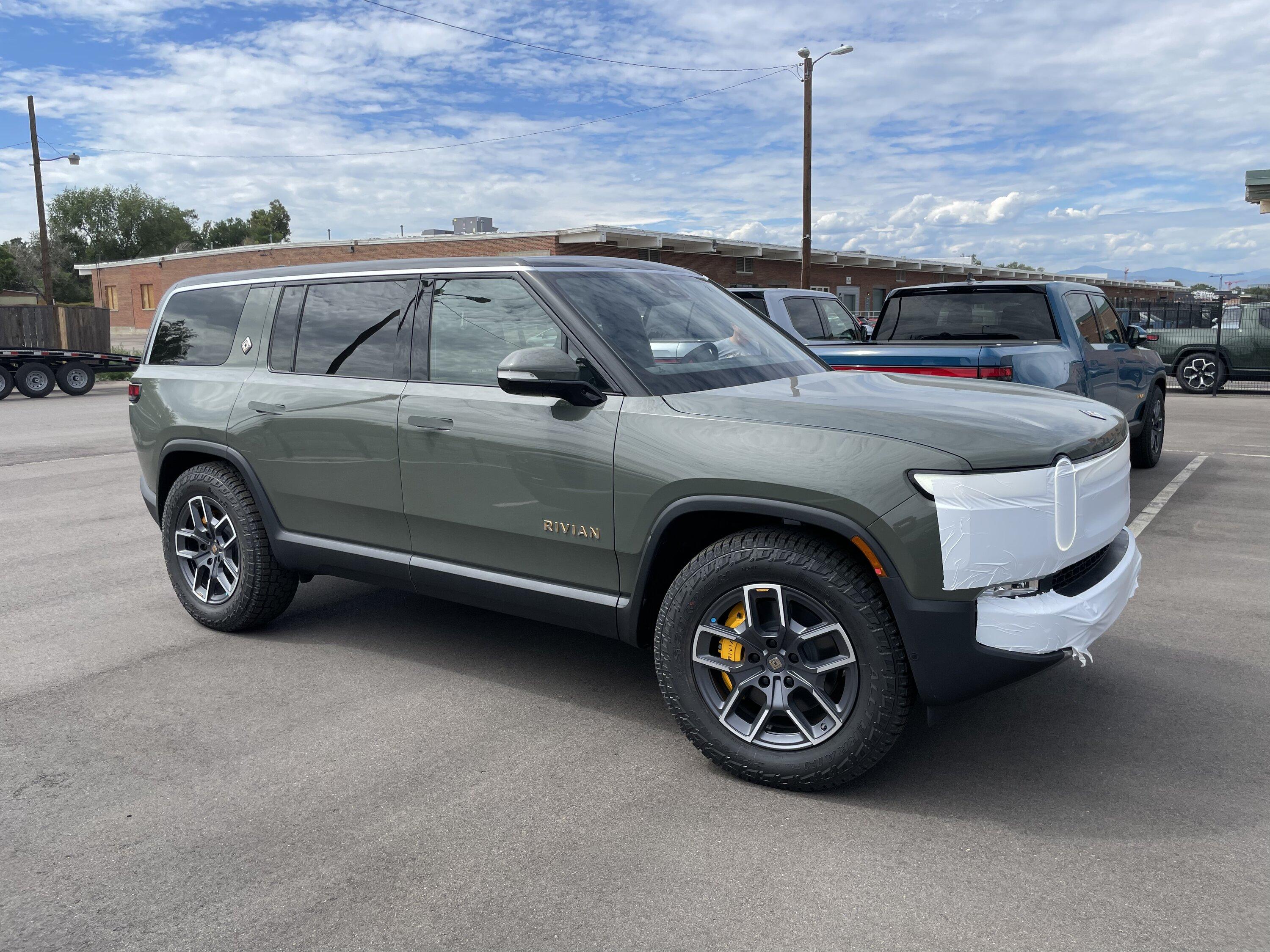 Rivian R1T R1S Launch Green R1S at Denver SC 091A3FCE-6E9D-4C10-8E81-93A2FE6123D7