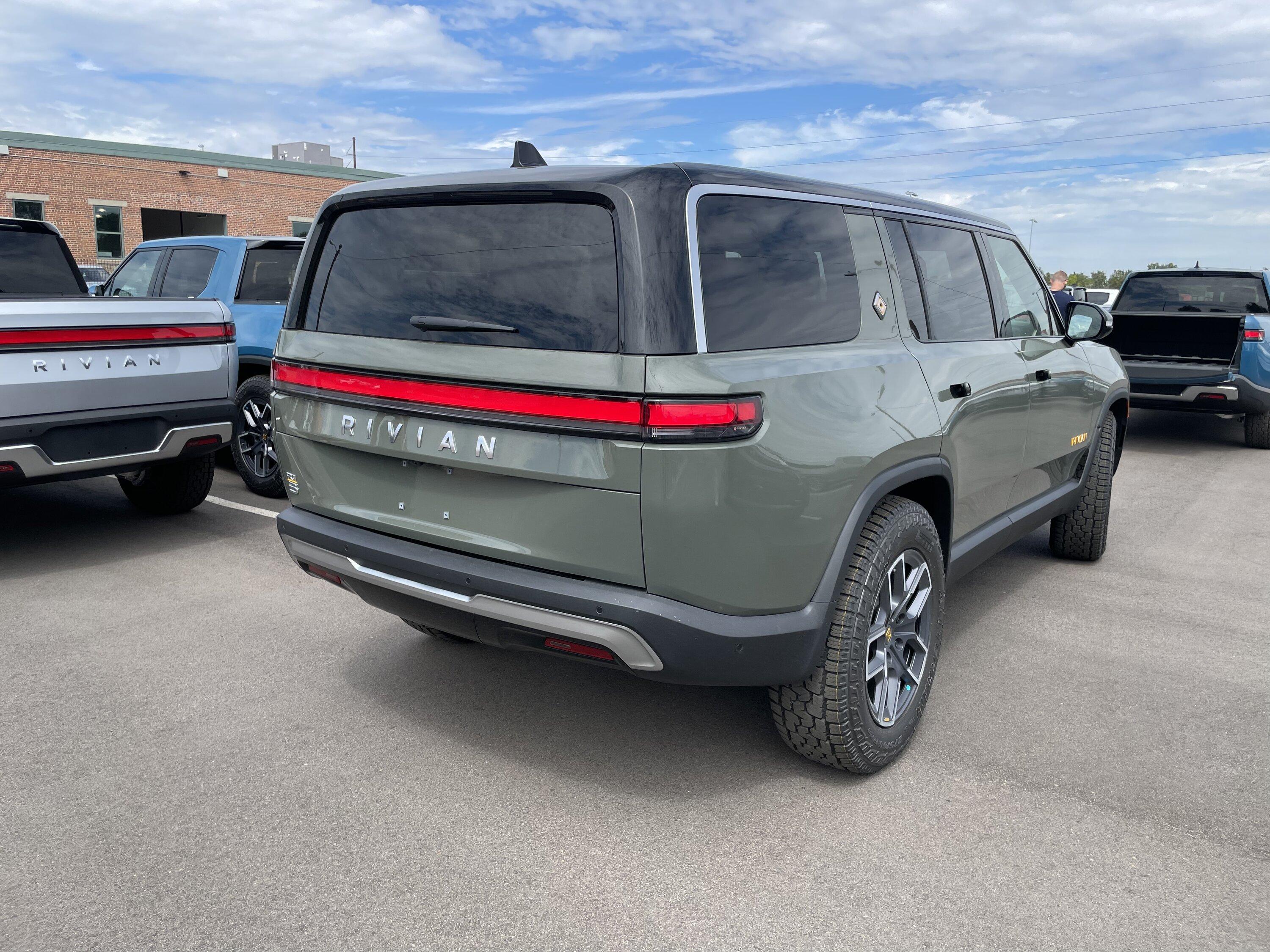 Rivian R1T R1S Launch Green R1S at Denver SC 1F4B368B-D3CE-4D81-B9B5-E53A0217AC82