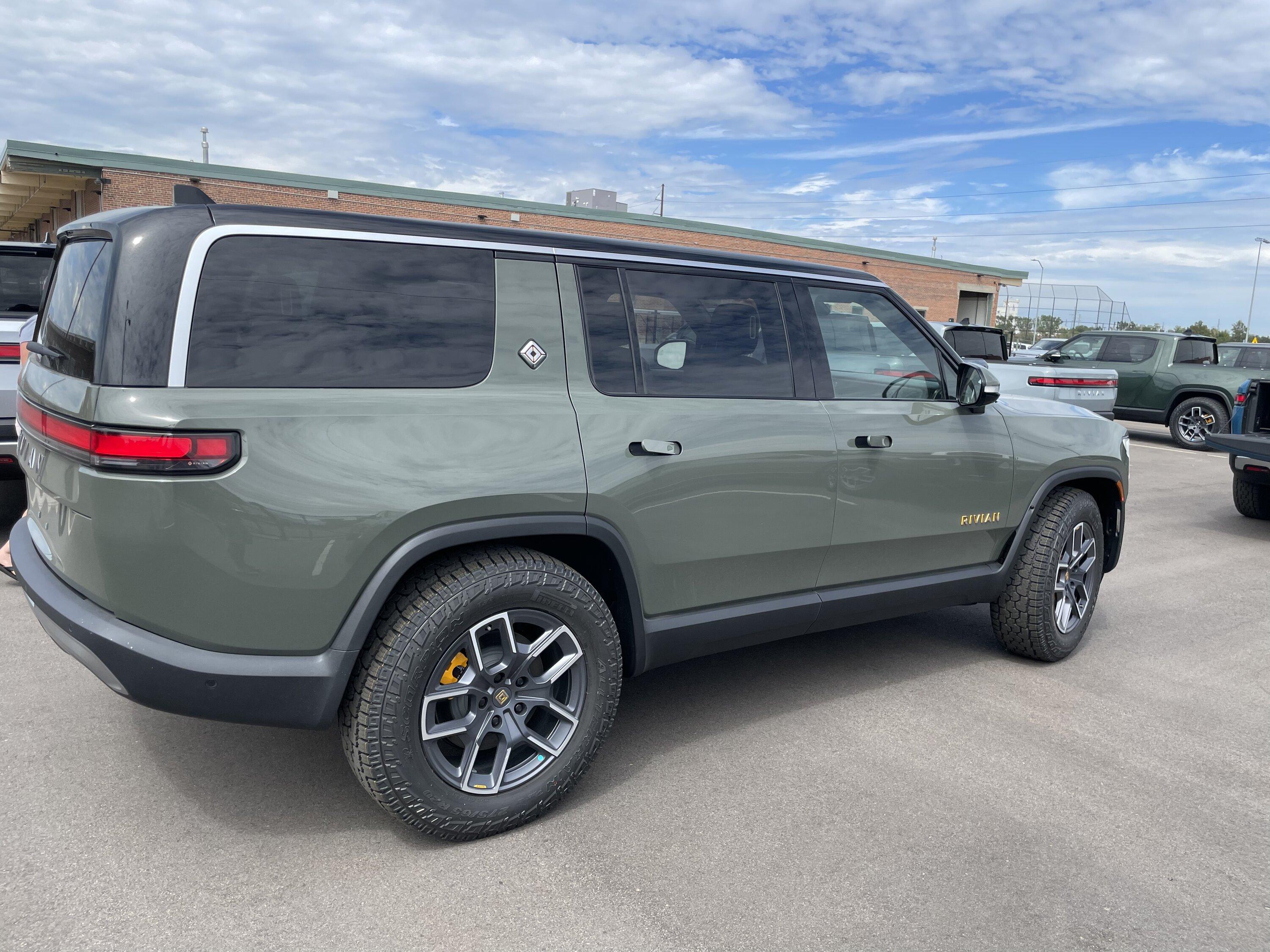 Rivian R1T R1S Launch Green R1S at Denver SC FBC06BE1-FBE6-41F6-A8E8-33FBAE99CAFB