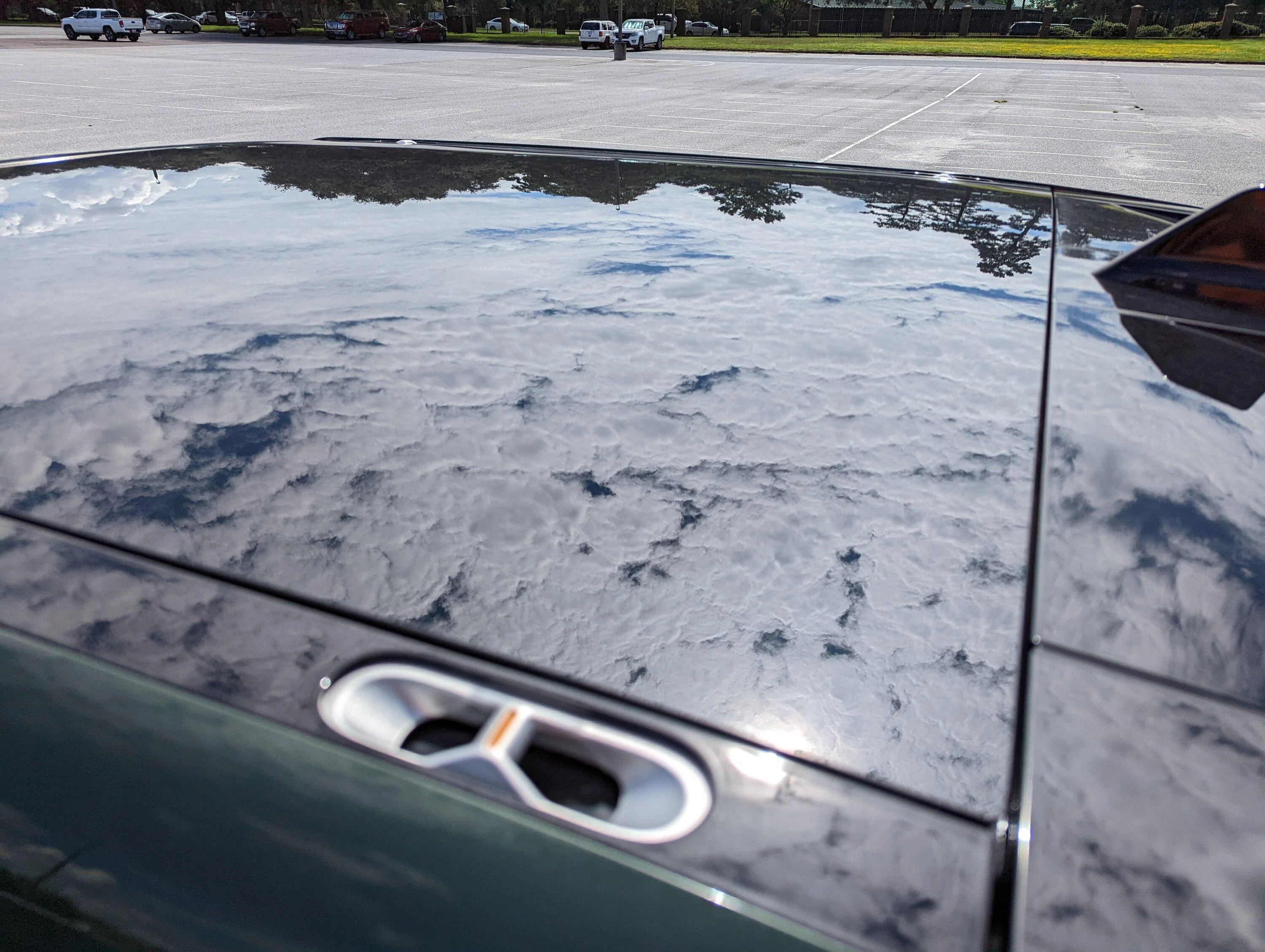 Rivian R1T R1S Kim Java’s posing shatters glass pano roof… PXL_20220826_191553137
