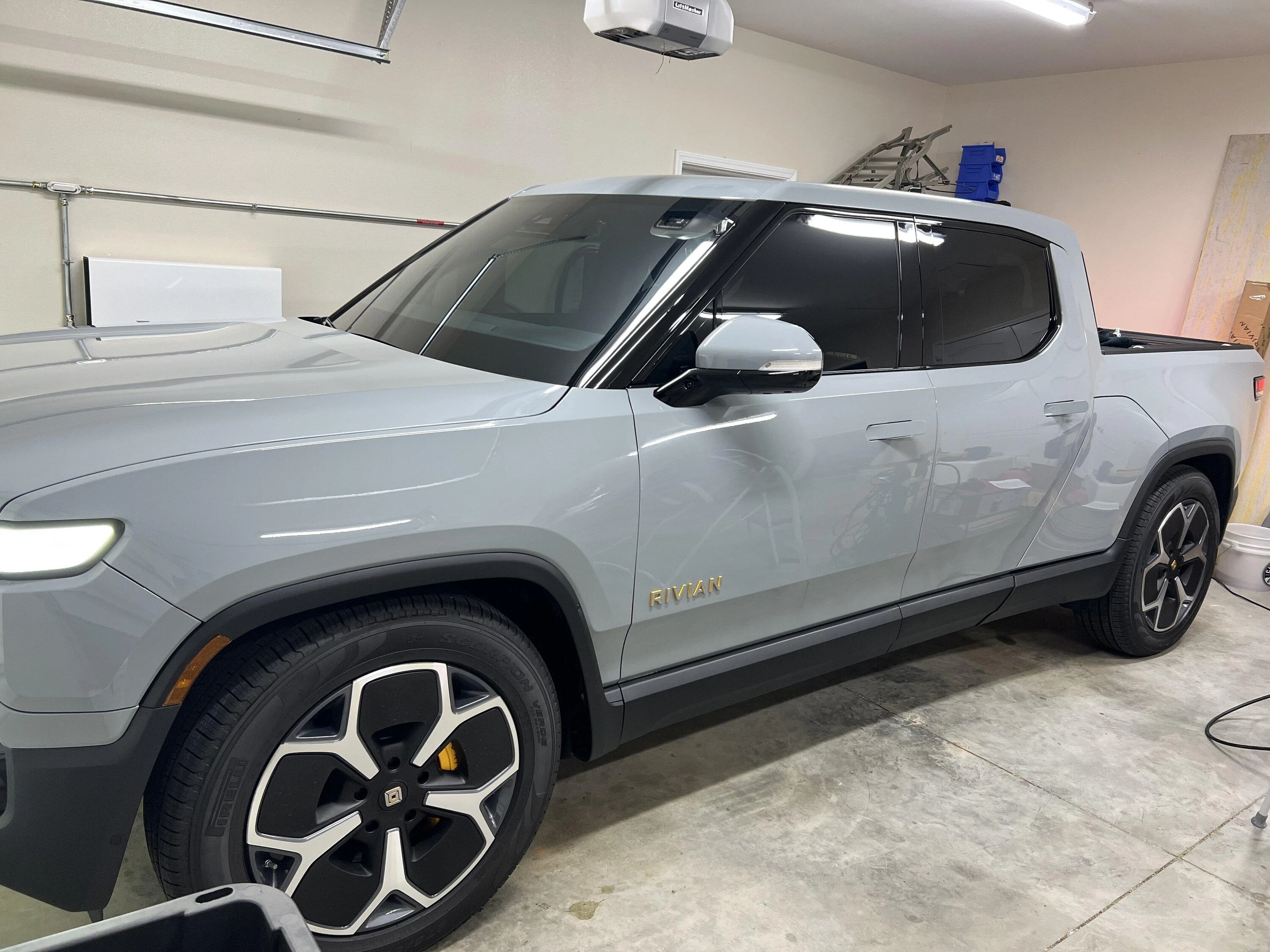 Rivian R1T R1S LIMESTONE R1T Photos 879D168E-A178-4081-862F-849BEC2F4C91