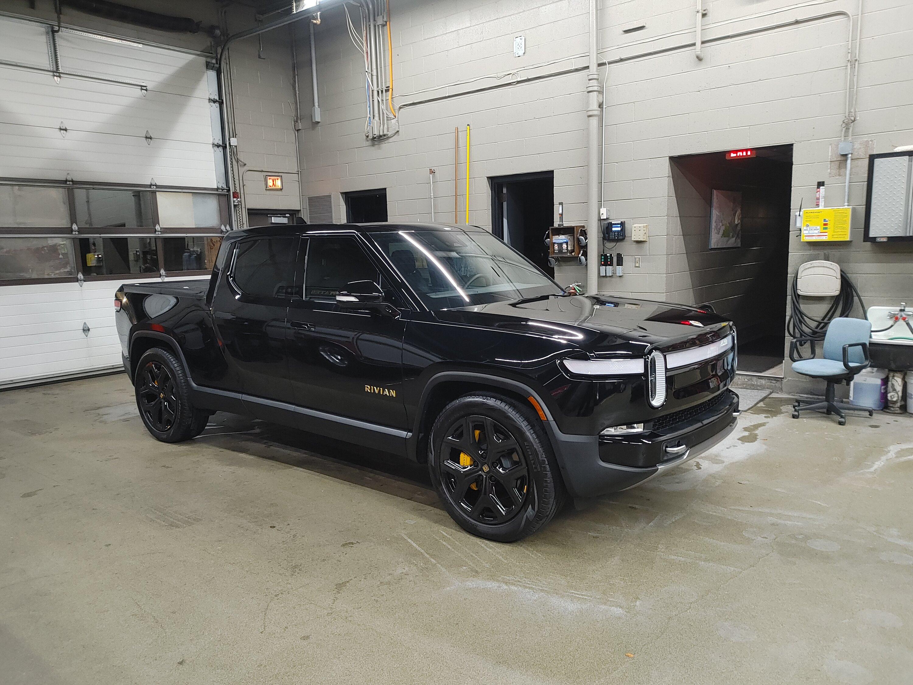 Rivian R1T R1S Black paint vehicle owners: Would you choose black paint again? 0818222238_HDR