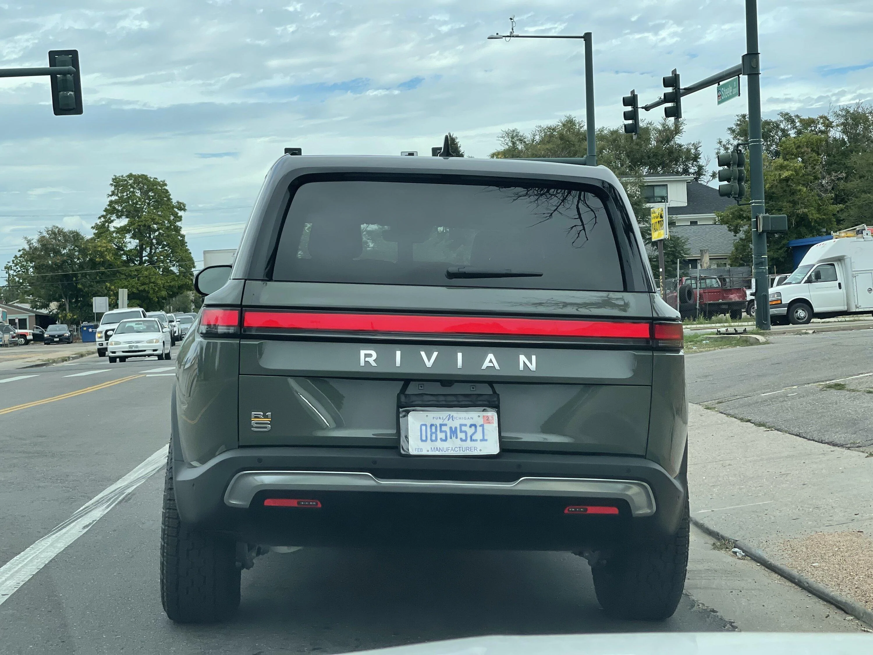 Rivian R1T R1S ? LAUNCH GREEN R1S  Photos AA9EB4F8-C90C-471A-8CA5-88731DA6C9FE