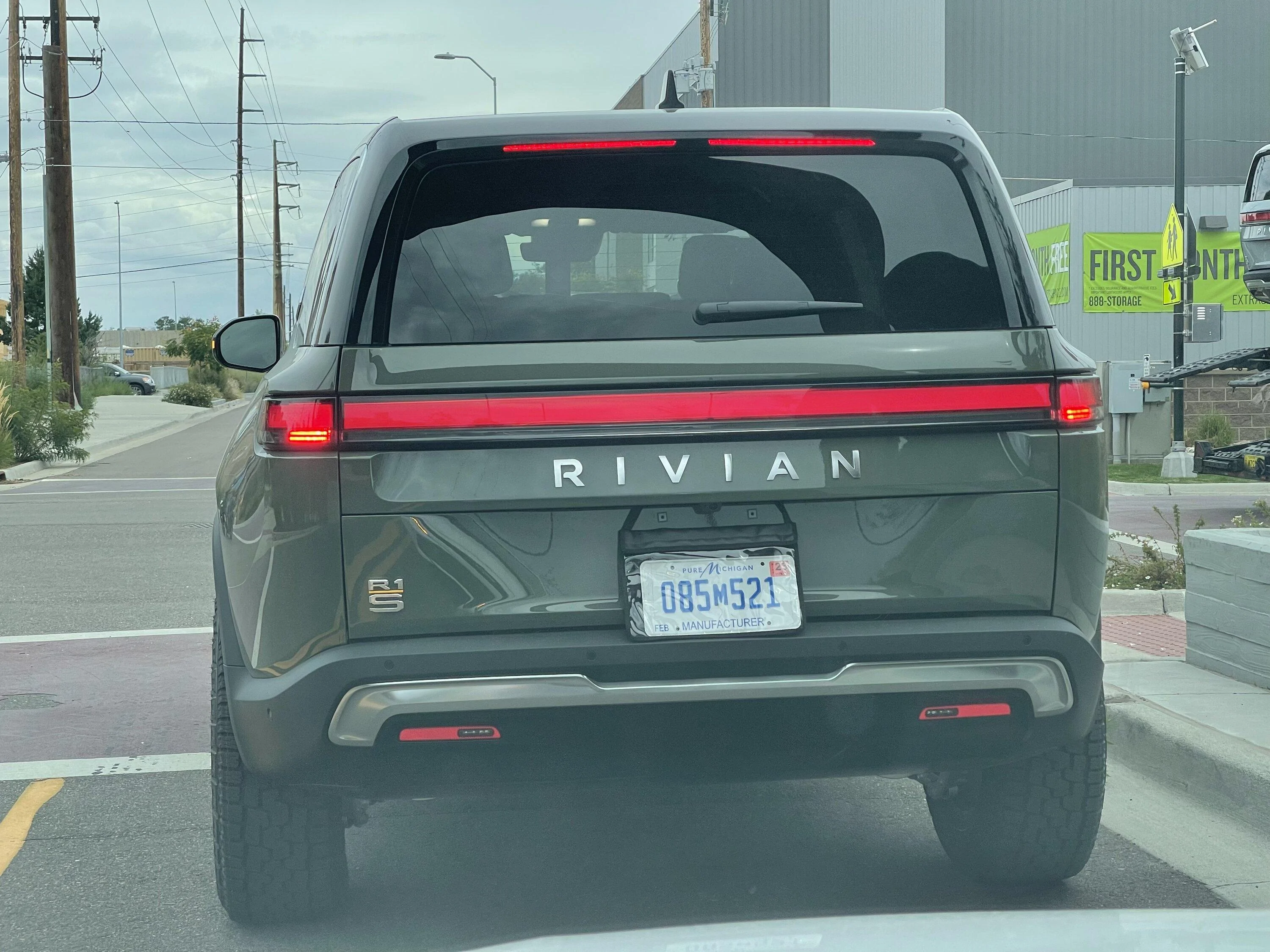 Rivian R1T R1S ? LAUNCH GREEN R1S  Photos BD87BD51-6658-4CC3-BA75-251A0FE73054