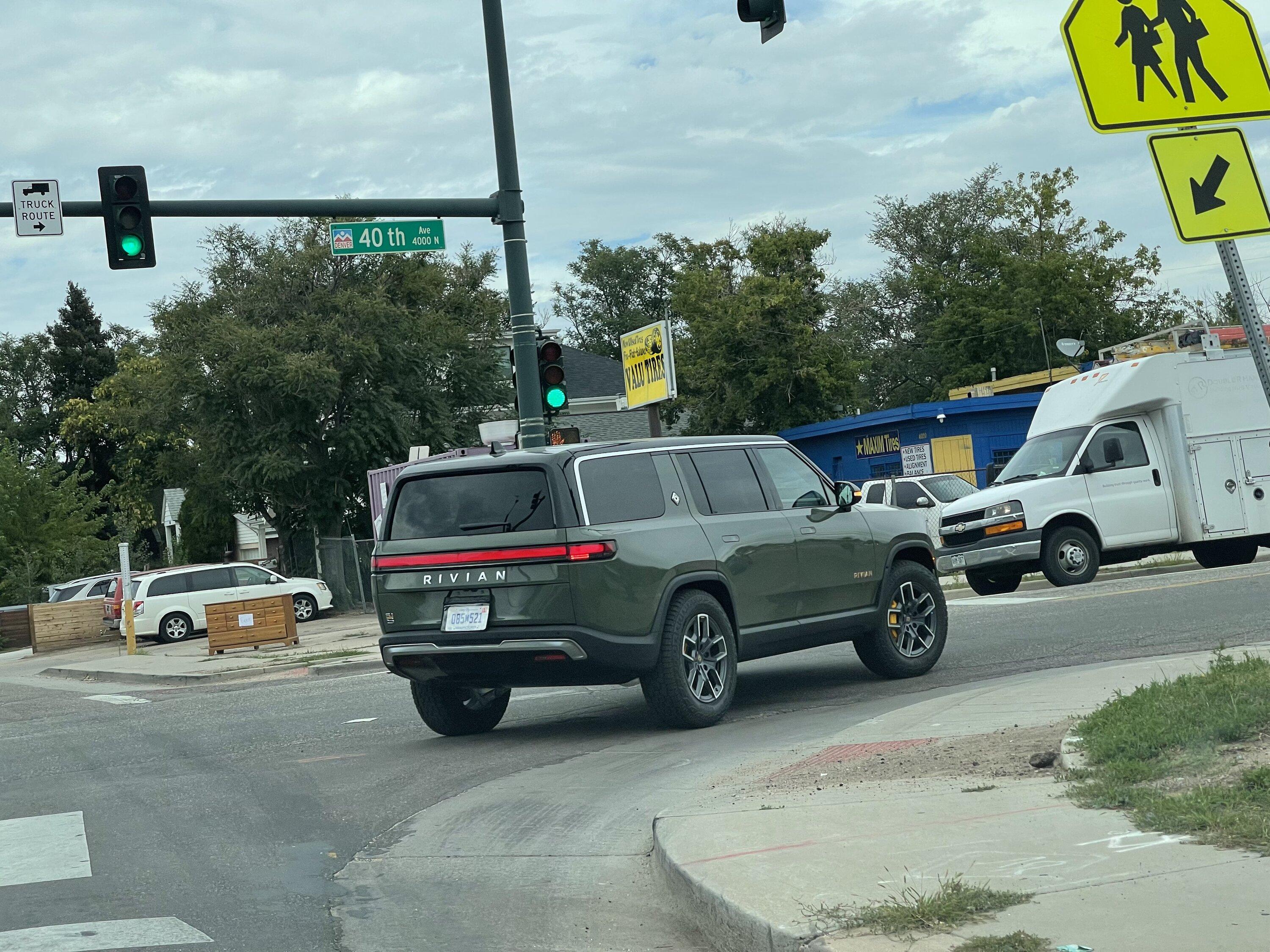 Rivian R1T R1S ? LAUNCH GREEN R1S  Photos E74F6F2C-A01A-47AC-9B96-D11F064626D1
