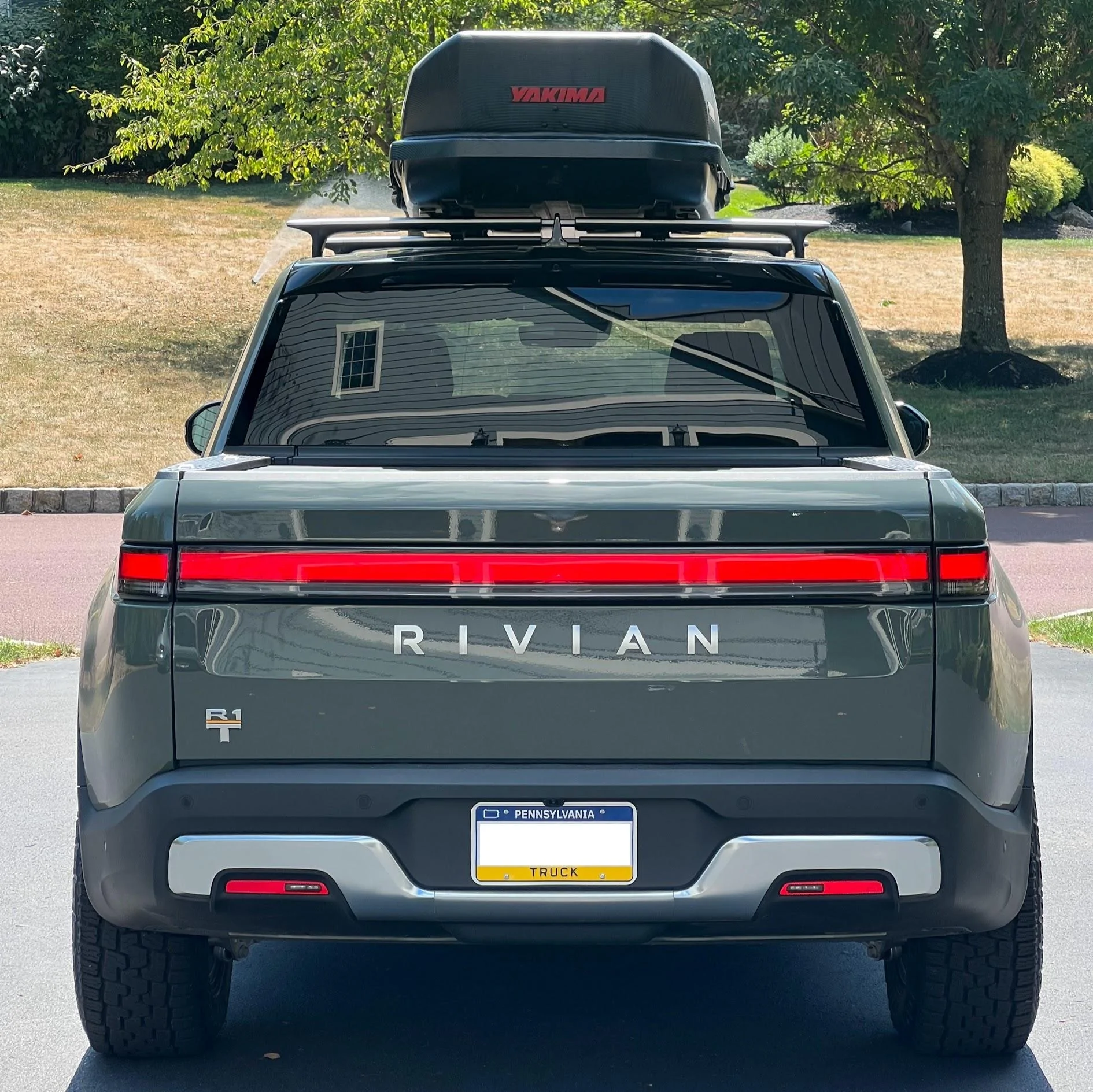 Rivian R1T R1S Yakima Skybox 21 - Will it fit on roof IMG_2222