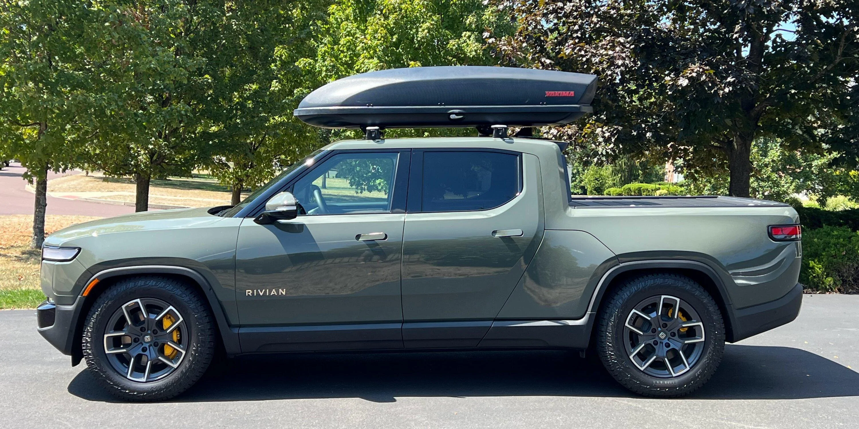 Rivian R1T R1S Yakima Skybox 21 - Will it fit on roof IMG_2223