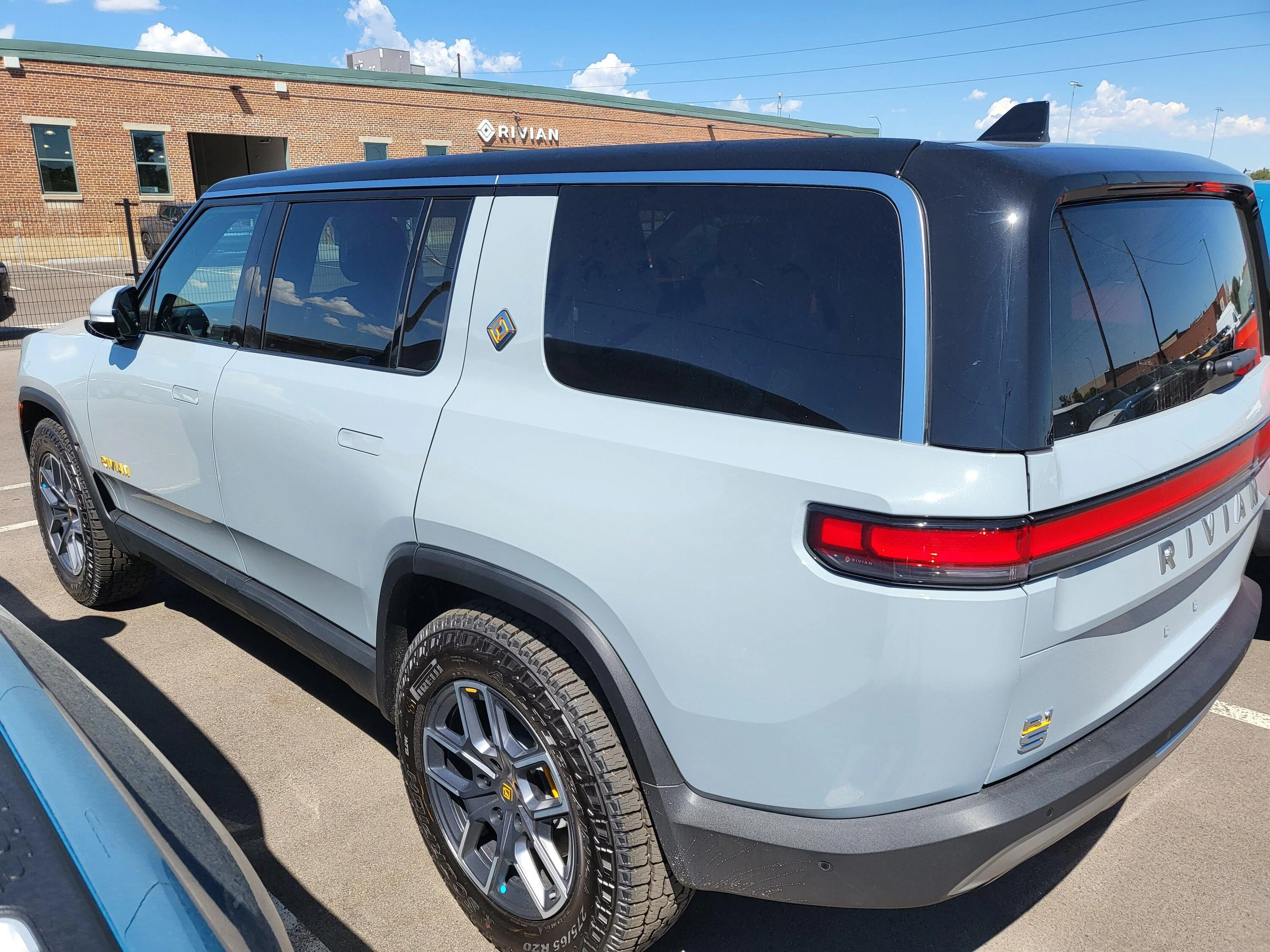 Rivian R1T R1S Colorado R1S Pre-Orders --> entering first Aug/Sept Delivery Window..... 20220827_113742