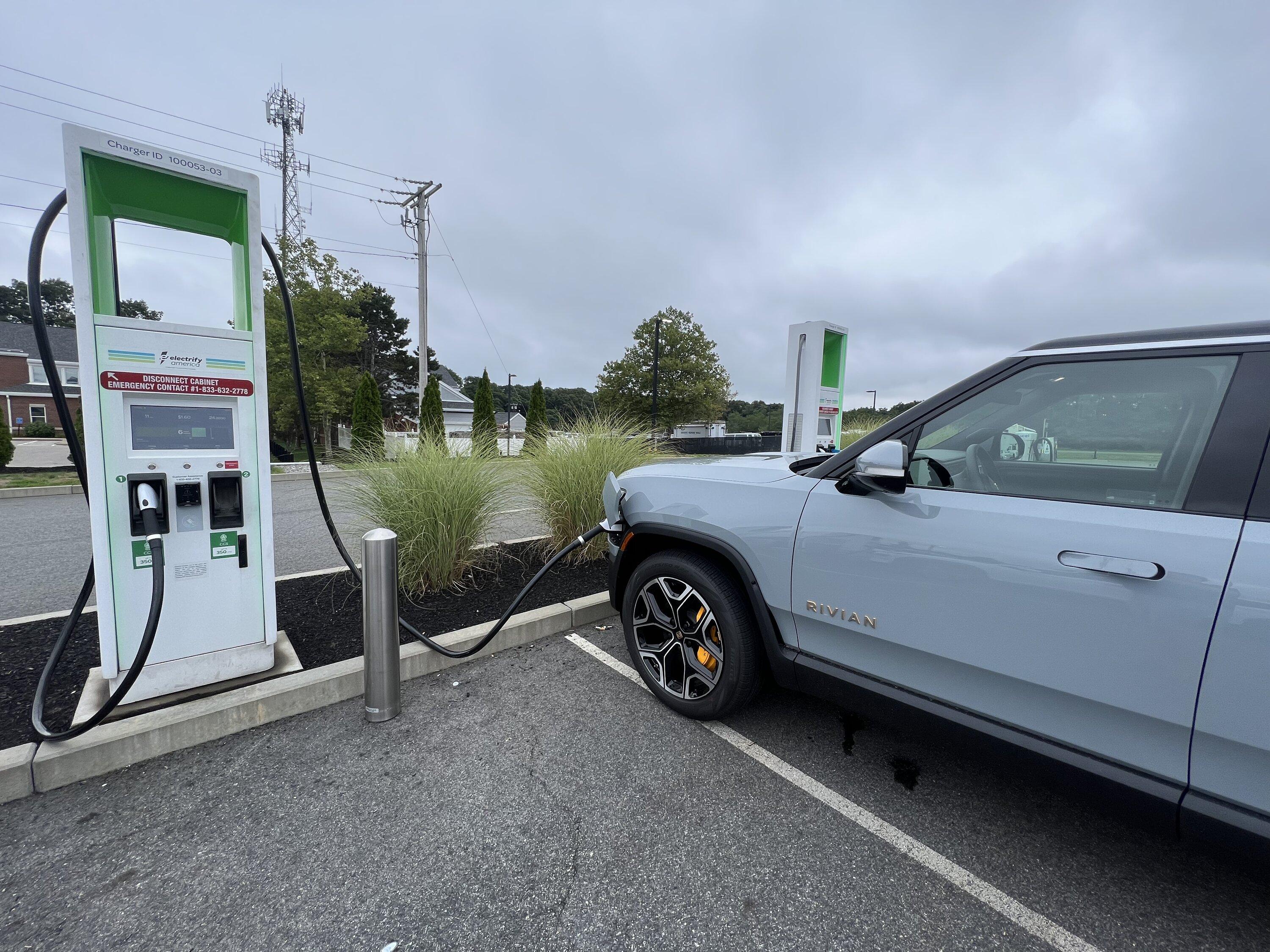 Rivian R1T R1S New England R1S Deliveries EEC22633-0CE1-4ABC-BB42-6C393273AC6F