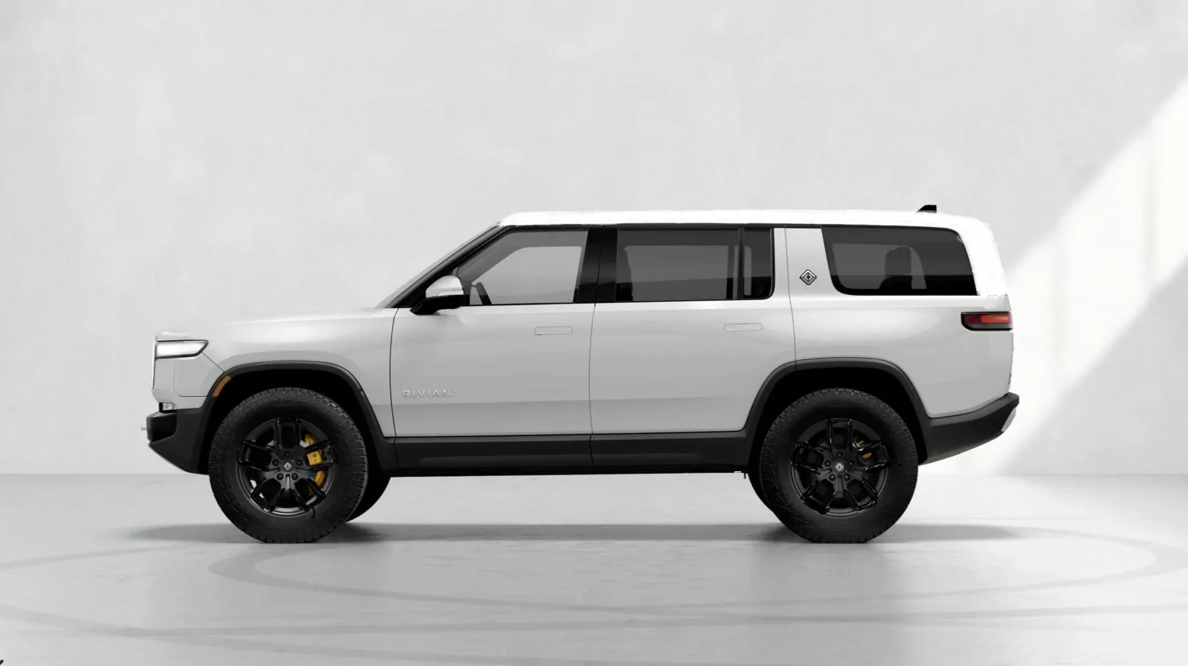 Rivian R1T R1S White Roof vs Black Roof on white R1S 93A78458-182F-4CEB-9112-F14ED71F05B9