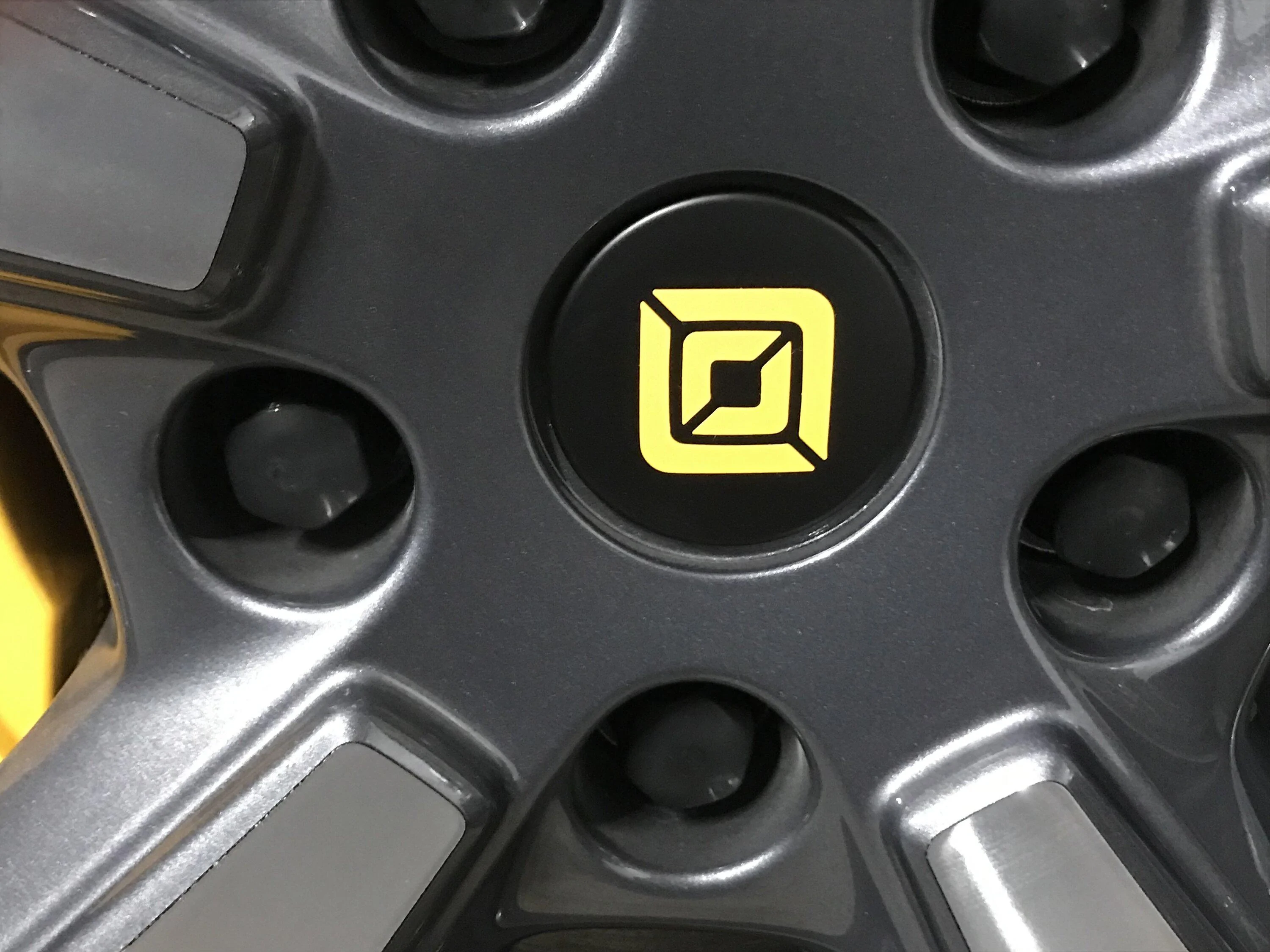 Rivian R1T R1S Rivian 21" road wheel center cap installation guide 9195F741-3FA0-45F5-9DFB-B277325C6AA9