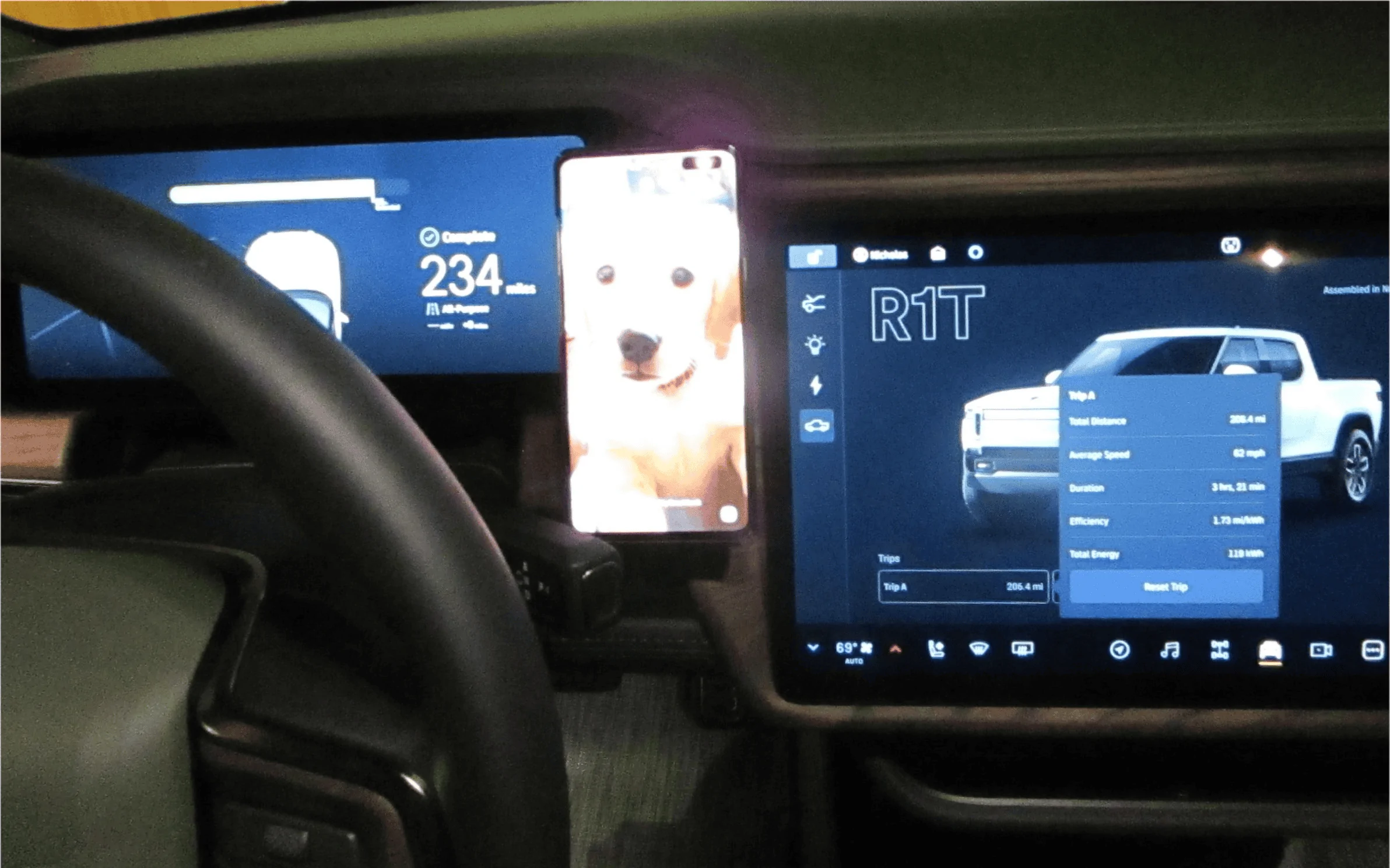 Rivian R1T R1S Mounting a cell phone.  Has anyone done it? 1661648925856