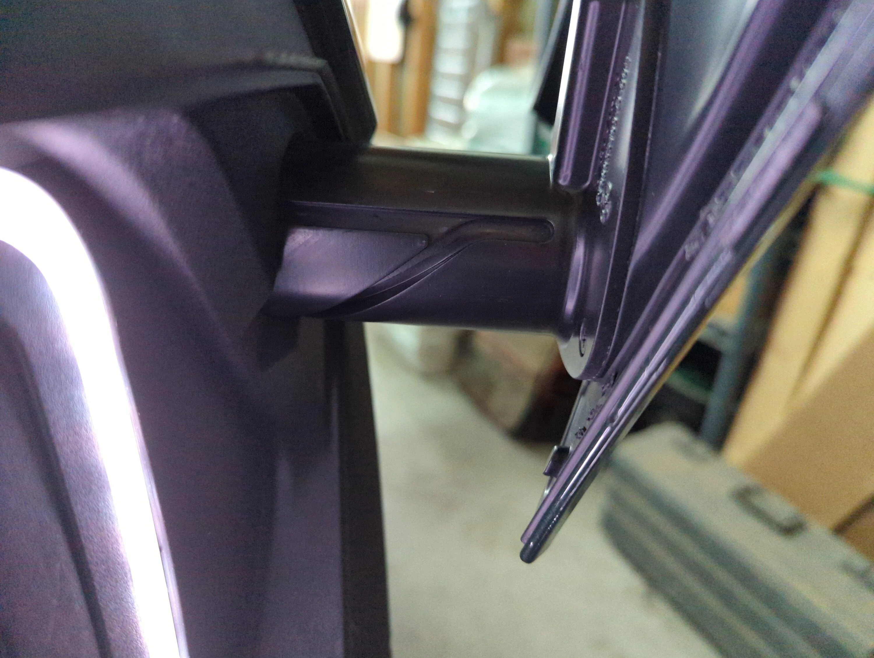 Rivian R1T R1S Charge door behavior 16616976592997615771523057621111