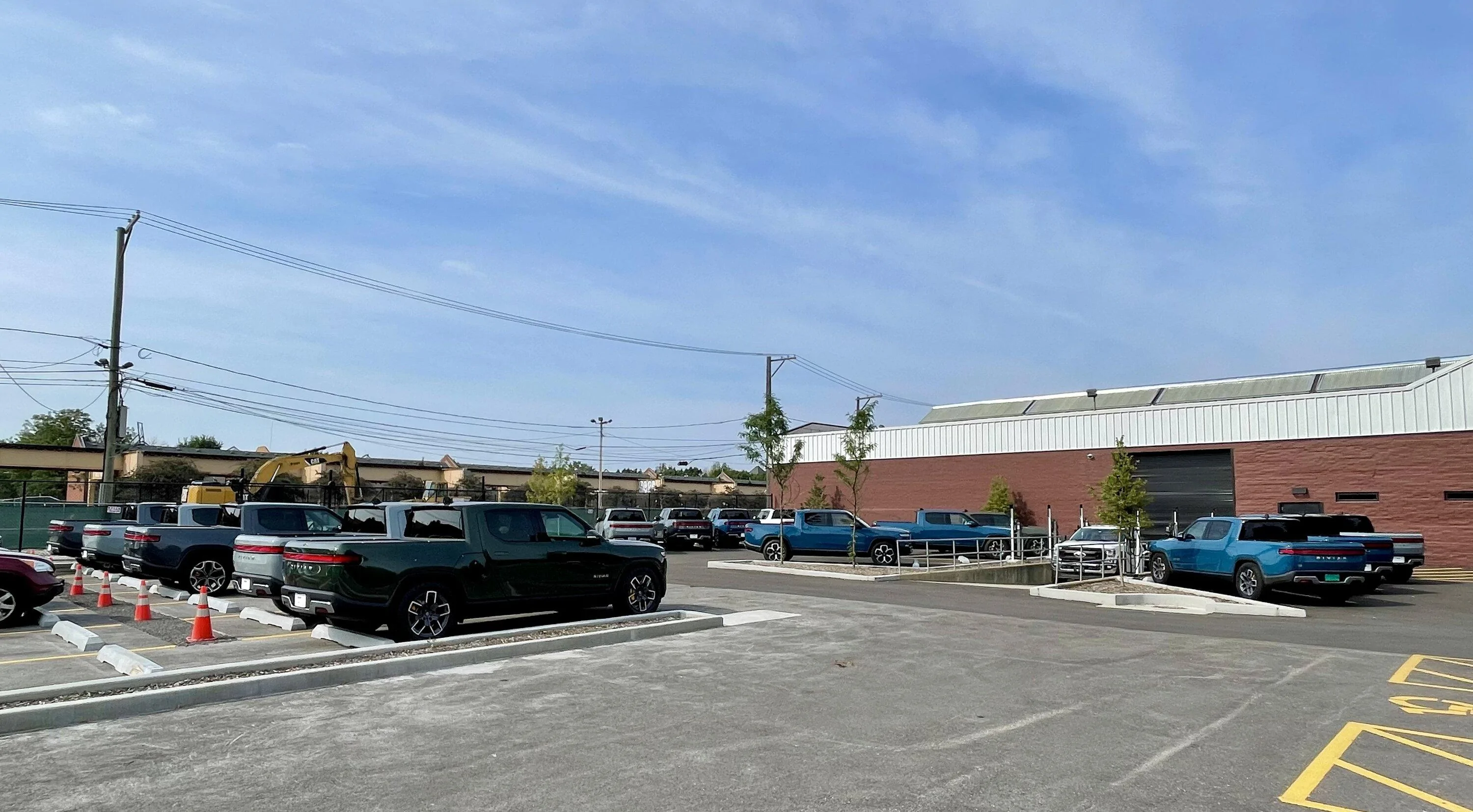 Rivian R1T R1S Chicago Rivian Sales Location Under Construction 77510CC2-17B1-4DCF-8D48-AAD557BE0329