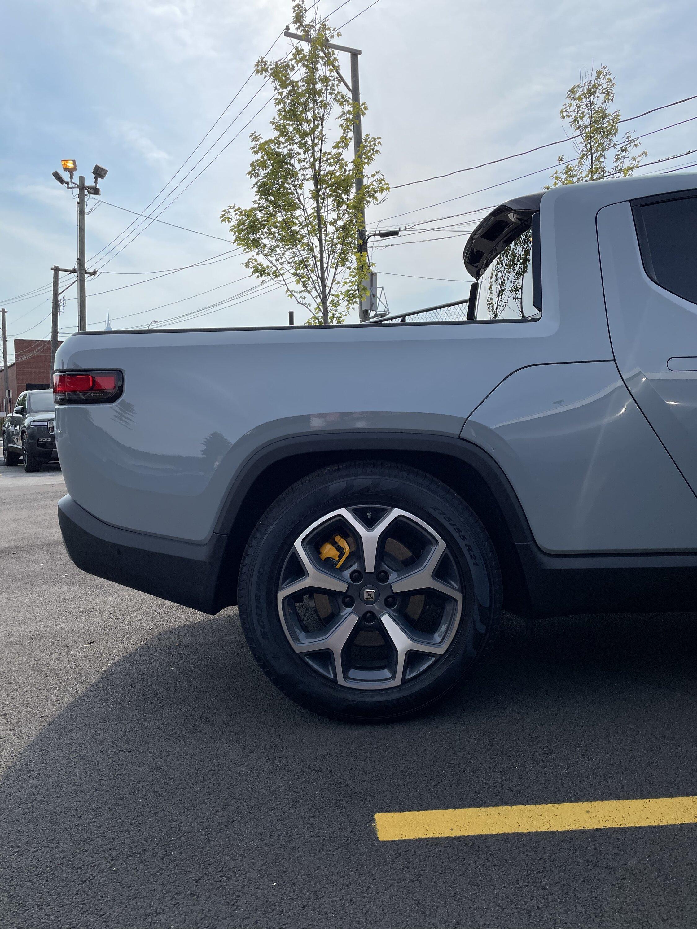 Rivian R1T R1S Chicago Rivian Sales Location Under Construction 240A9E7F-6B16-4932-AE7D-5F2C64AE2CFE