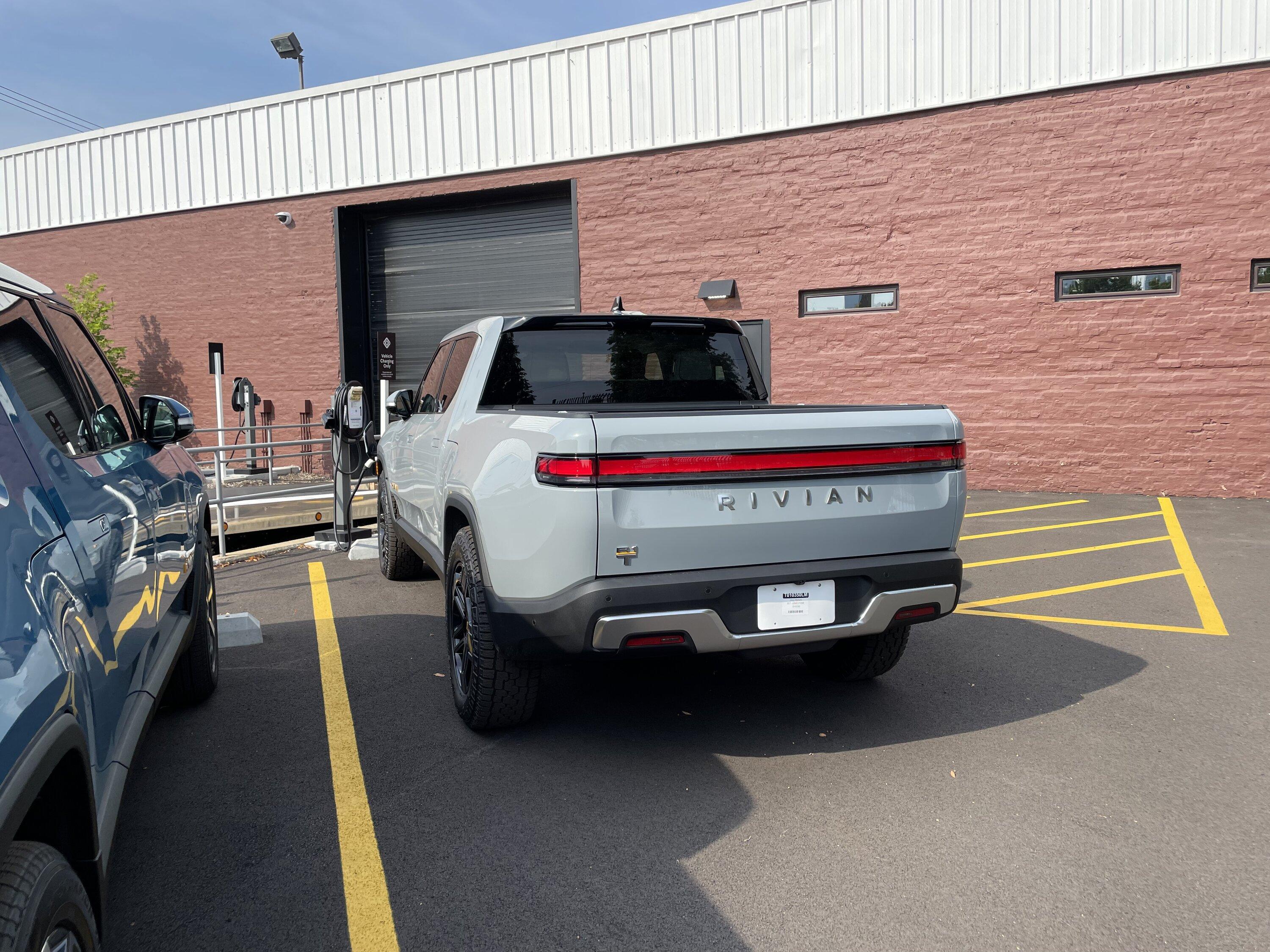 Rivian R1T R1S Chicago Rivian Sales Location Under Construction AAFEE010-4C16-4C60-A841-A74B065DB2D9