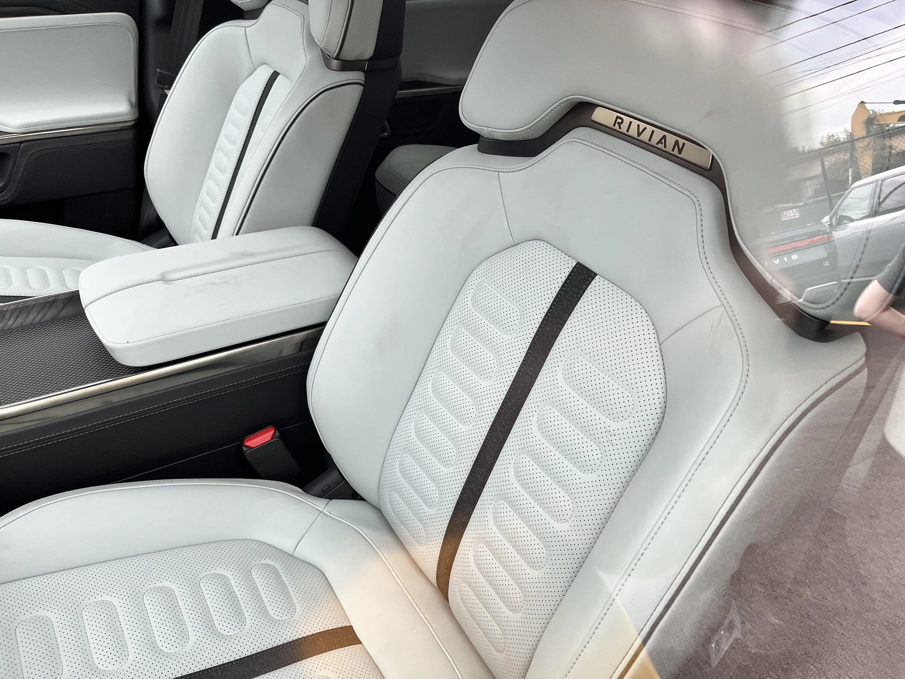 Rivian R1T R1S Chicago Rivian Sales Location Under Construction 7927BEA6-12BA-4E23-AB56-EDEABF75D274