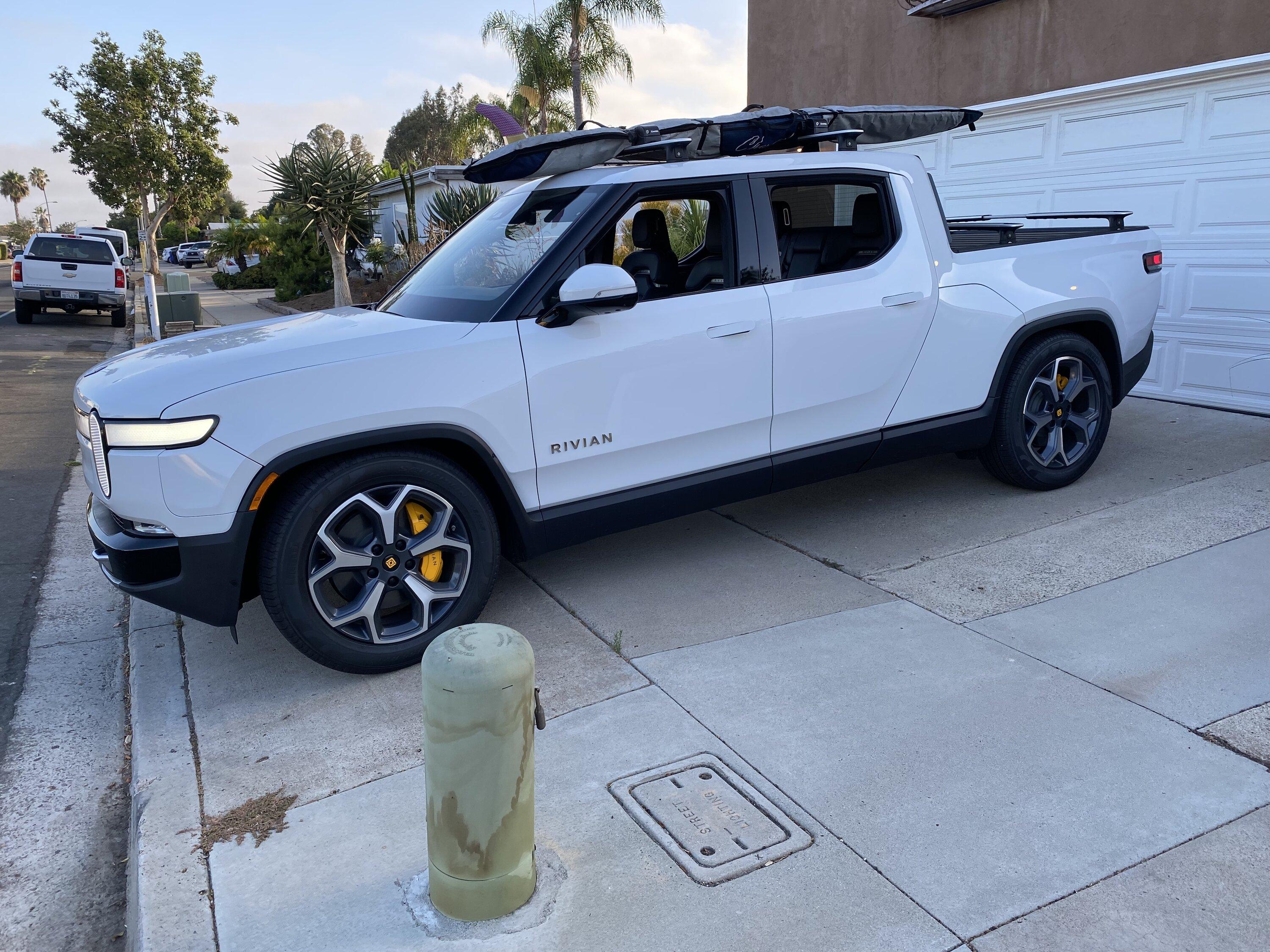 Rivian R1T R1S GLACIER WHITE R1T  Photos 423F77D7-2588-4CDB-BDC2-9B8FBC4E5275
