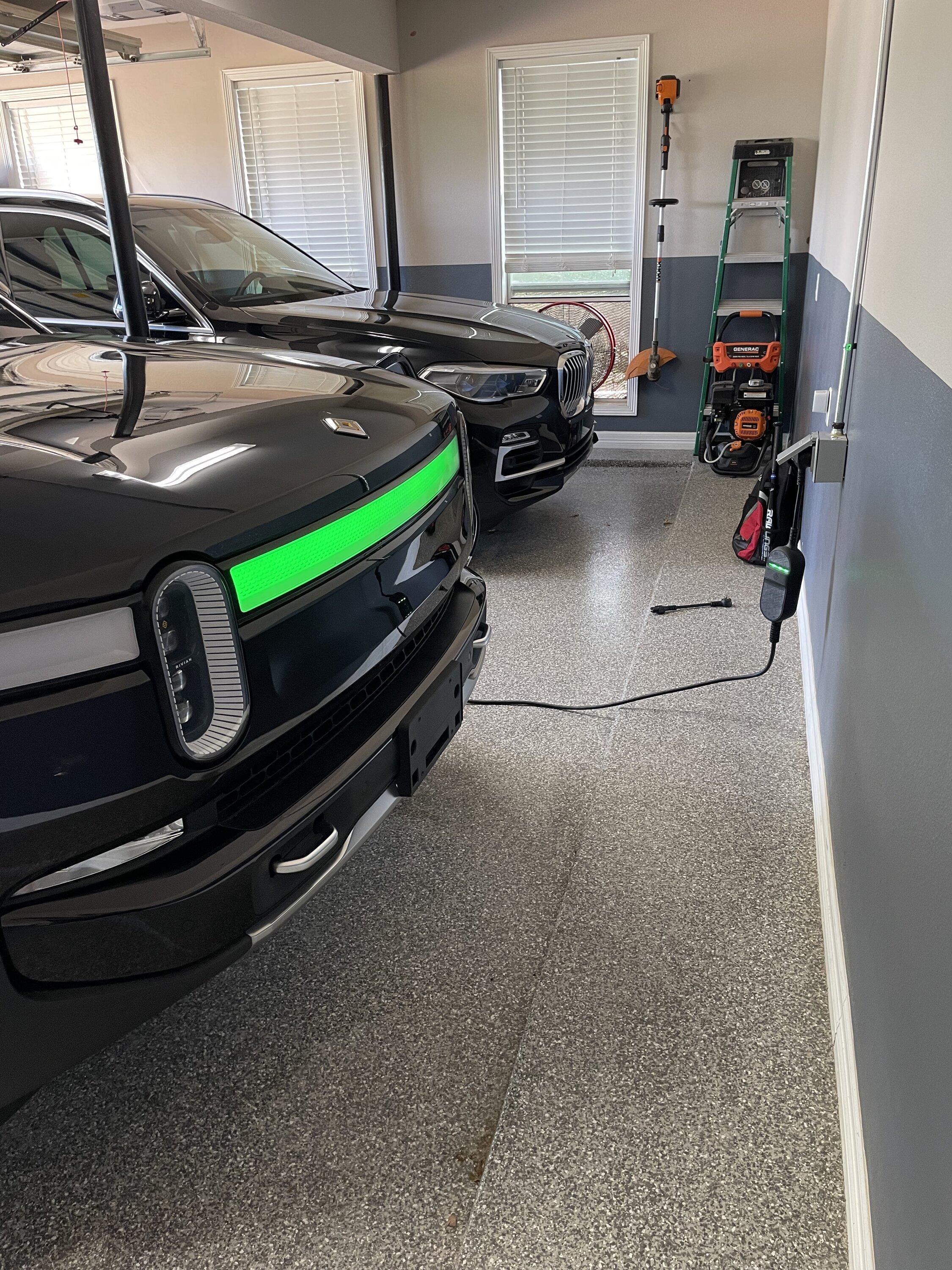 Rivian R1T R1S Houston pick up experience, GPS not recognizing my physical house, A/C condensate in garage, charging schedule issue IMG_5063