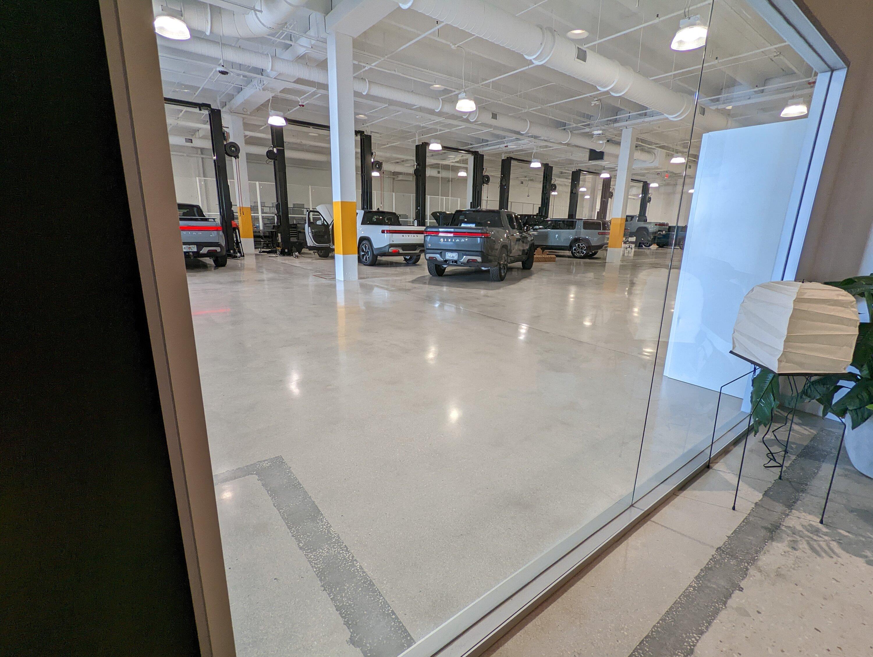 Rivian R1T R1S Visited the Rivian Miami Service Center - Photos PXL_20220830_140419881