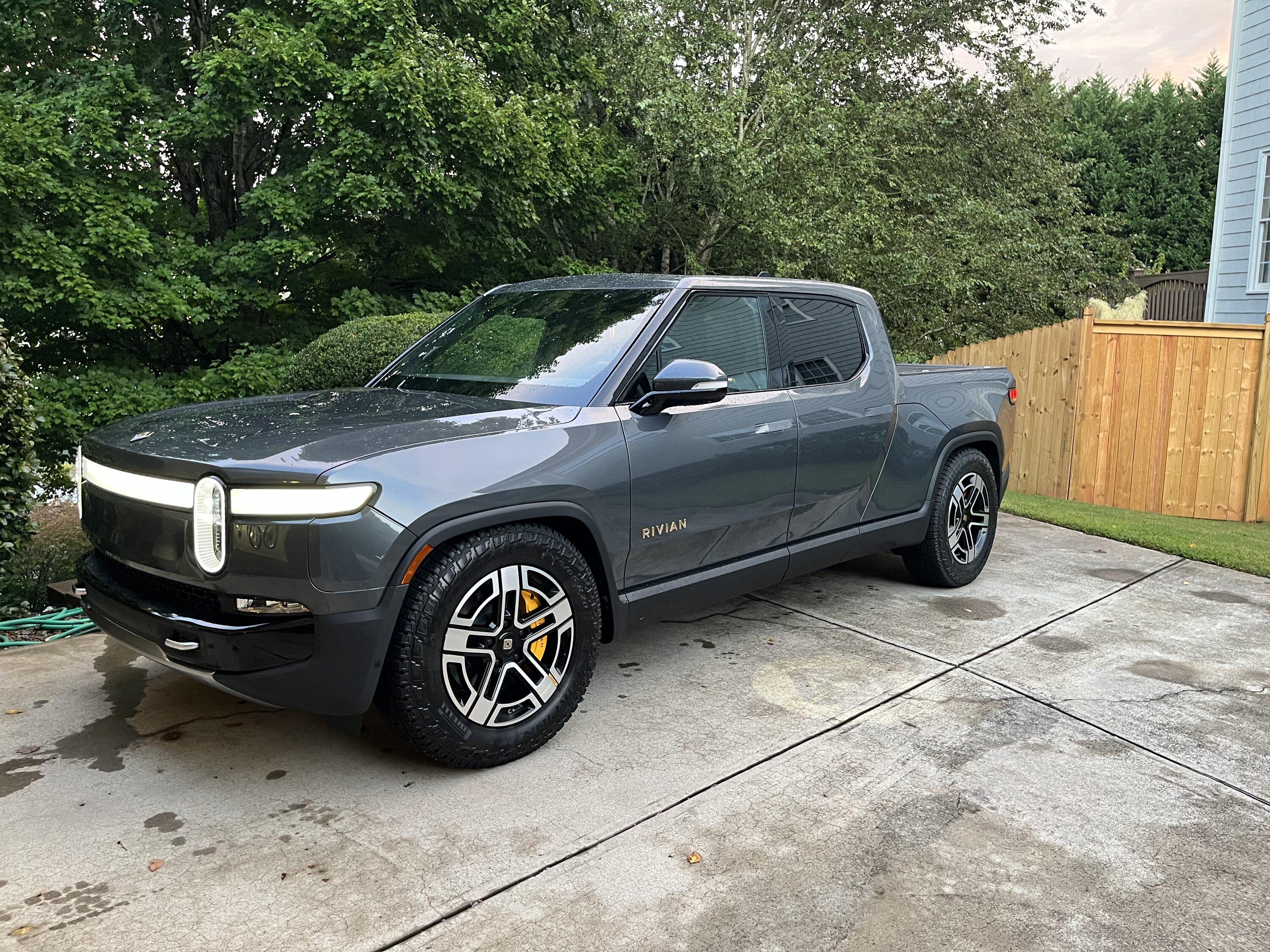 Rivian R1T R1S First look at @ “Introducing the R1 Shop” -- Rivian website to shop for R1T that delivers in 6-8 weeks C59A787C-6109-43E7-A36B-BB614BD3FABA