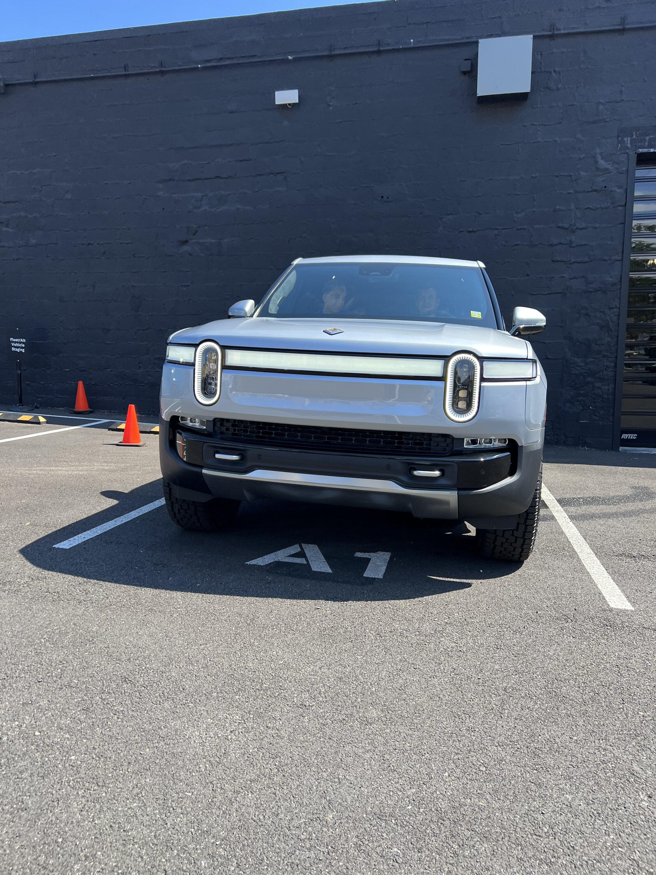 Rivian R1T R1S LA SILVER Rivian Photos 6834869A-C028-488B-BEFD-C5460E83ED38