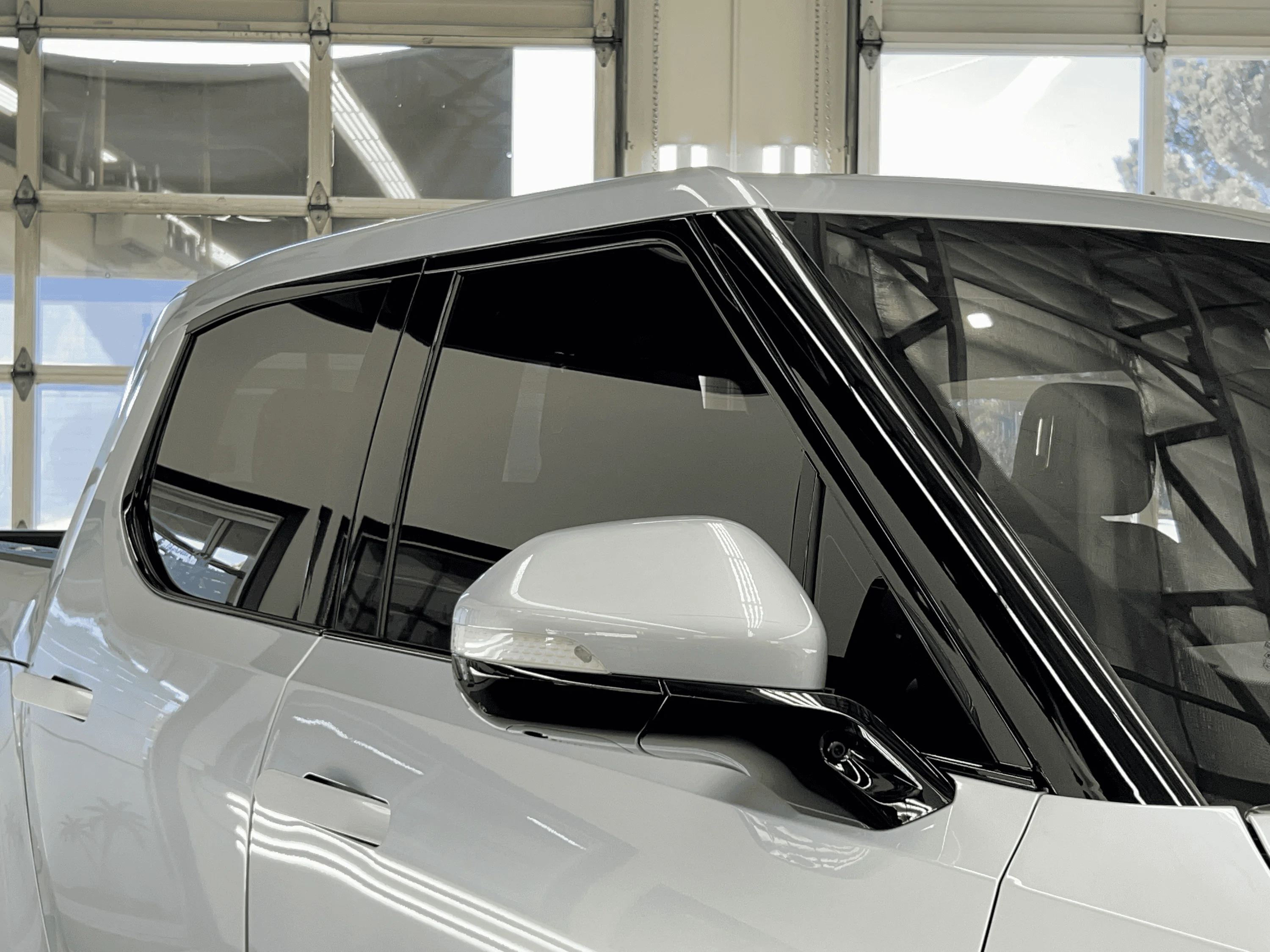 Rivian R1T R1S LA SILVER Rivian Photos tempImageSR16E