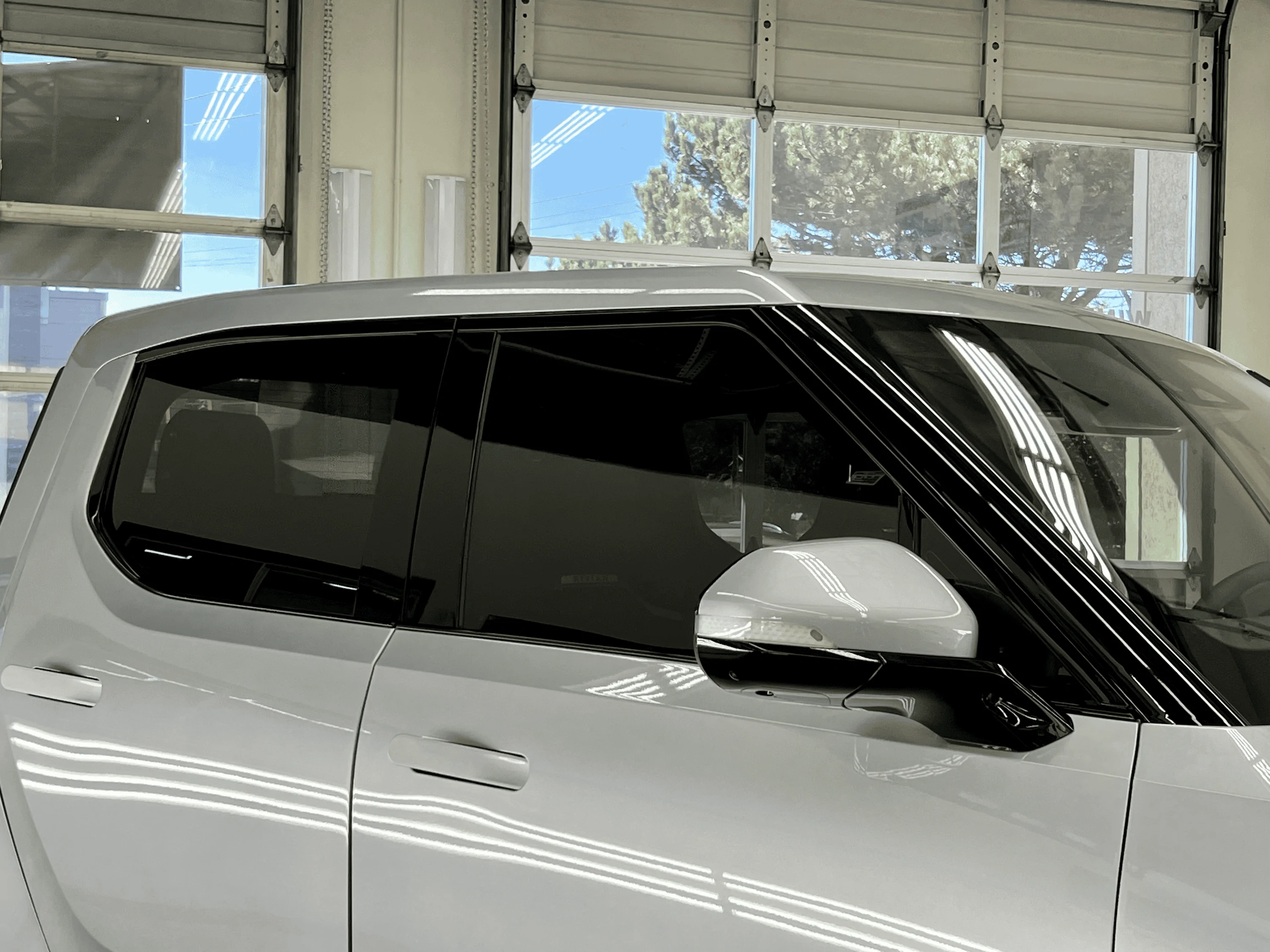 Rivian R1T R1S LA SILVER Rivian Photos tempImagerbK1od