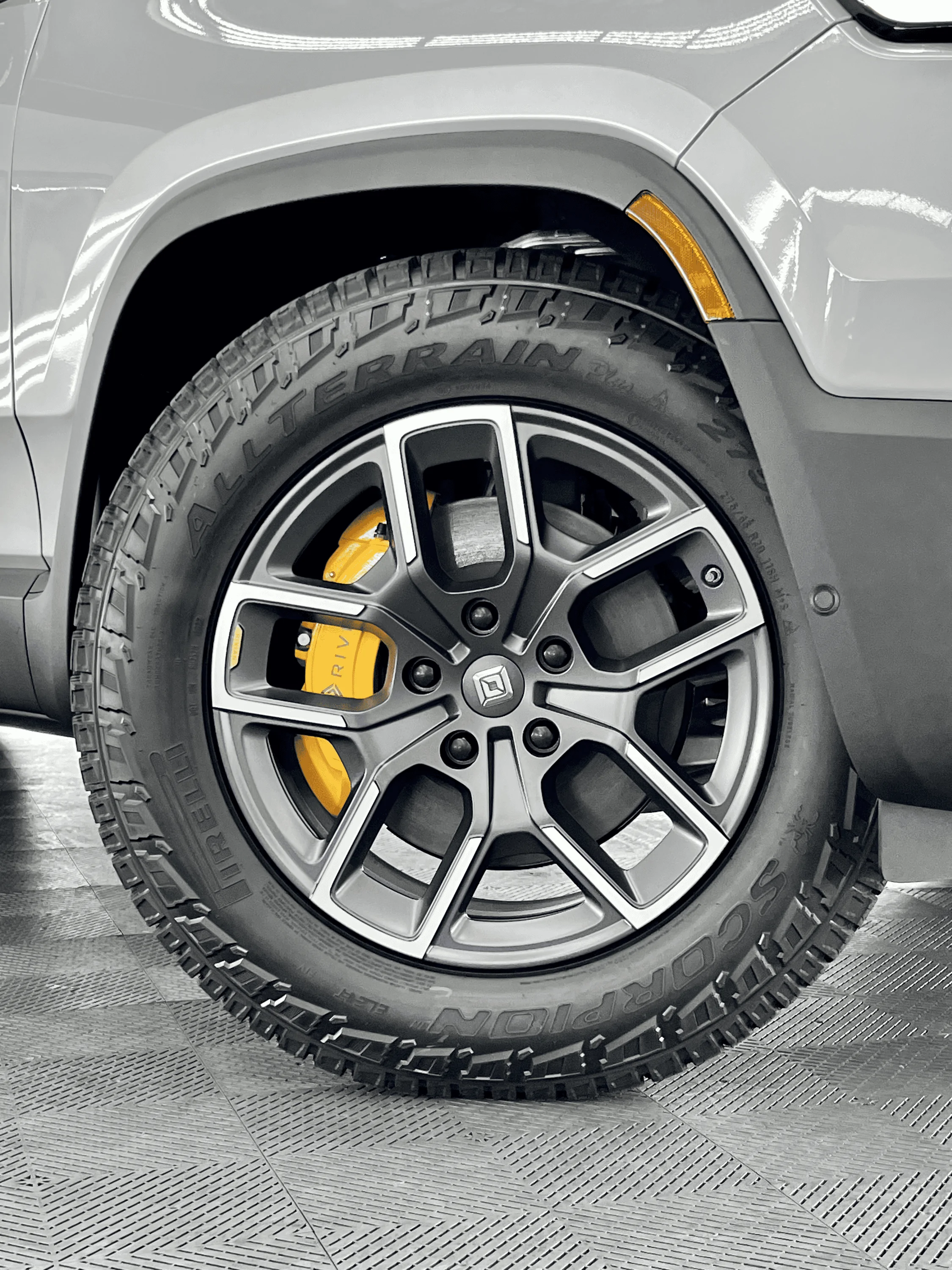 Rivian R1T R1S LA SILVER Rivian Photos tempImageh3gRga
