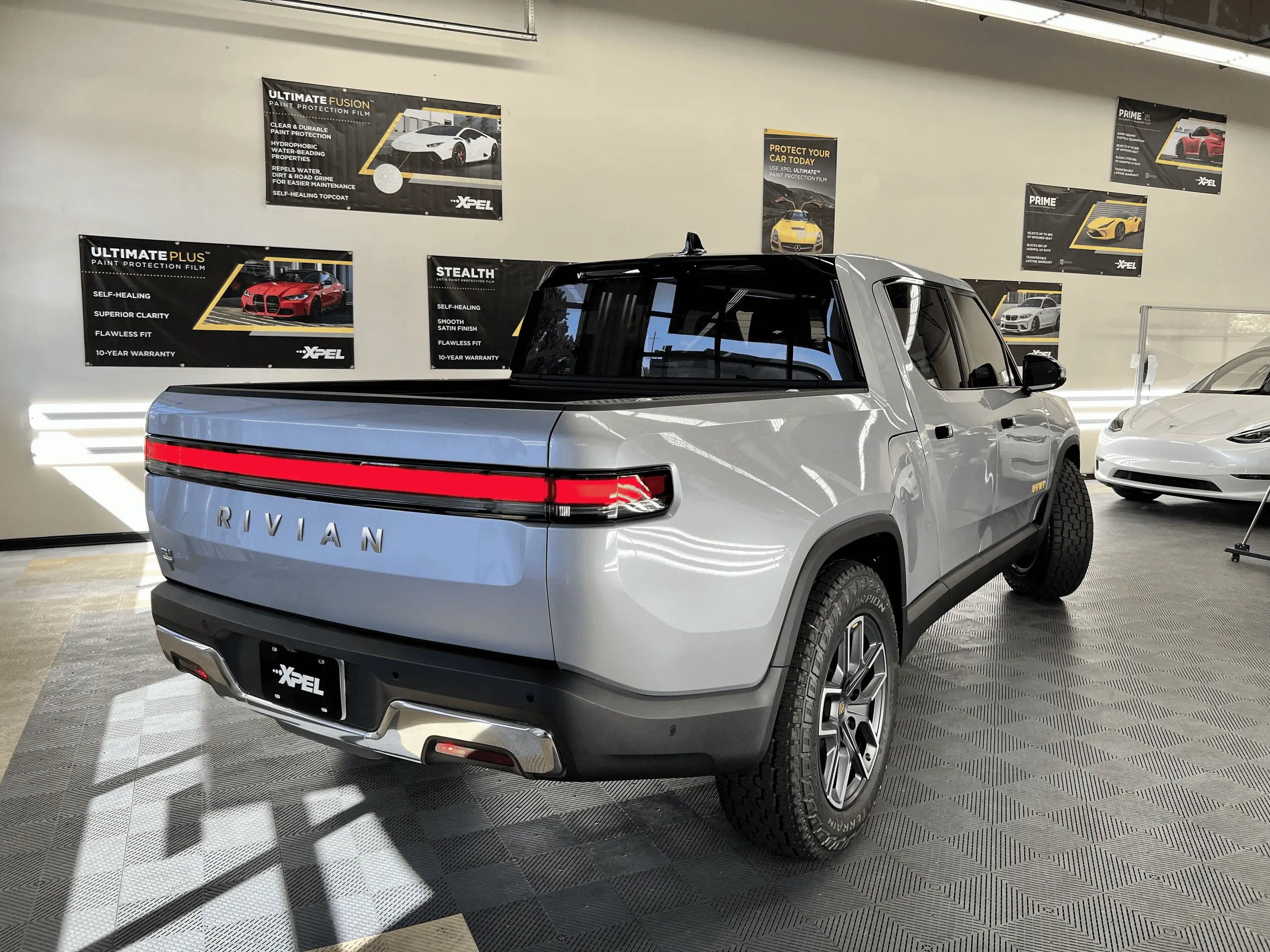 Rivian R1T R1S LA SILVER Rivian Photos tempImagekkgs2y
