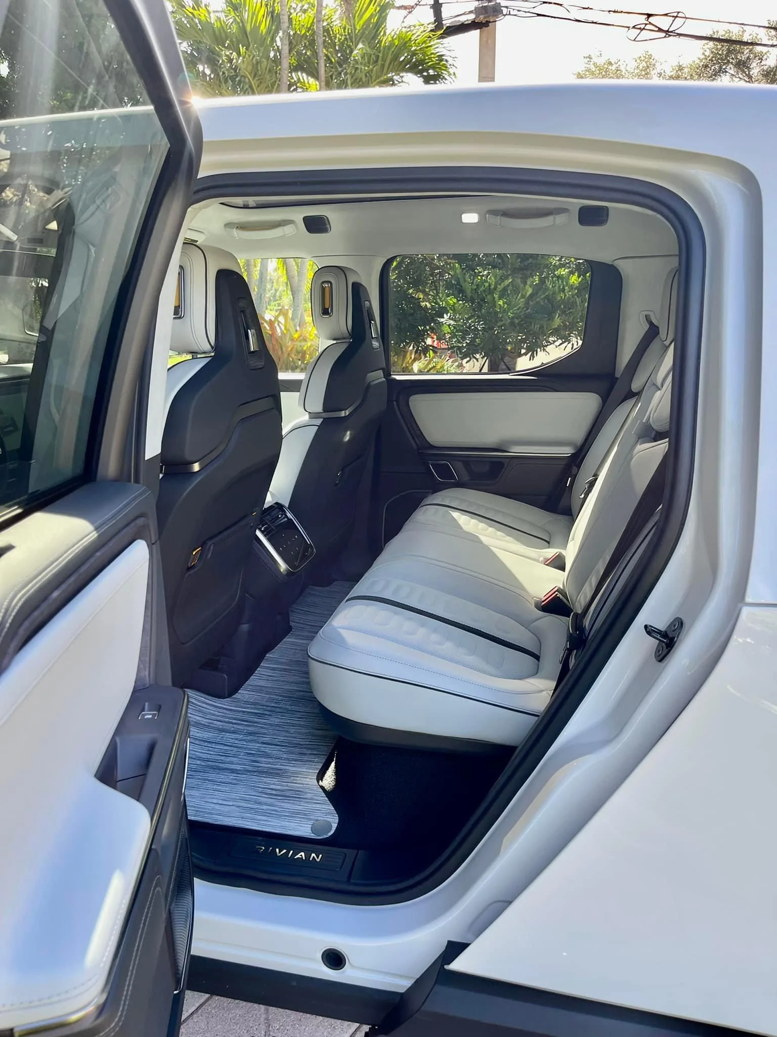 Rivian R1T R1S OCEAN COAST Rivian Interior Photos 300784652_10160354755717500_1050842624776720022_n