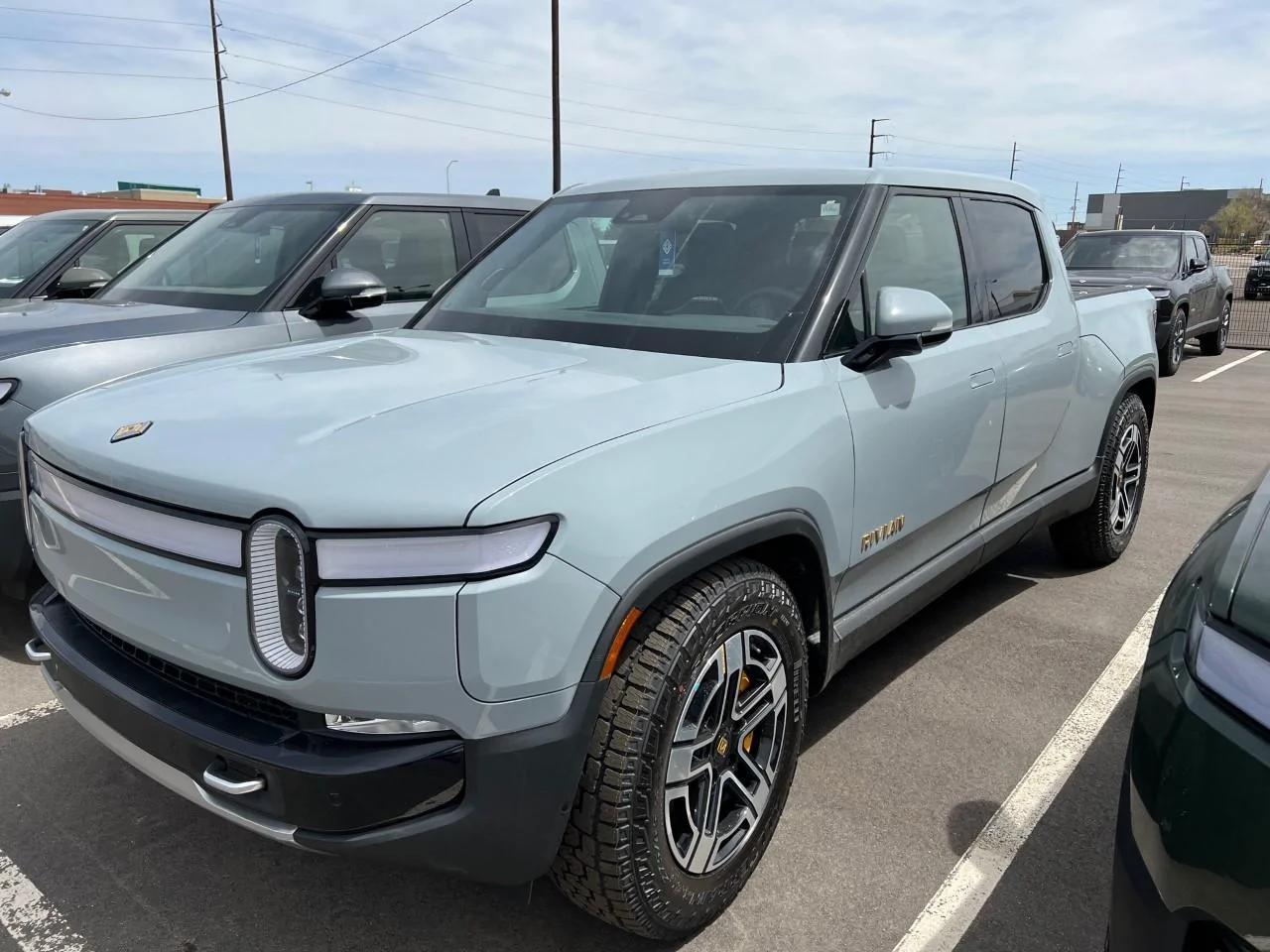 Rivian R1T R1S ? LIMESTONE R1S  Photos Limestone July