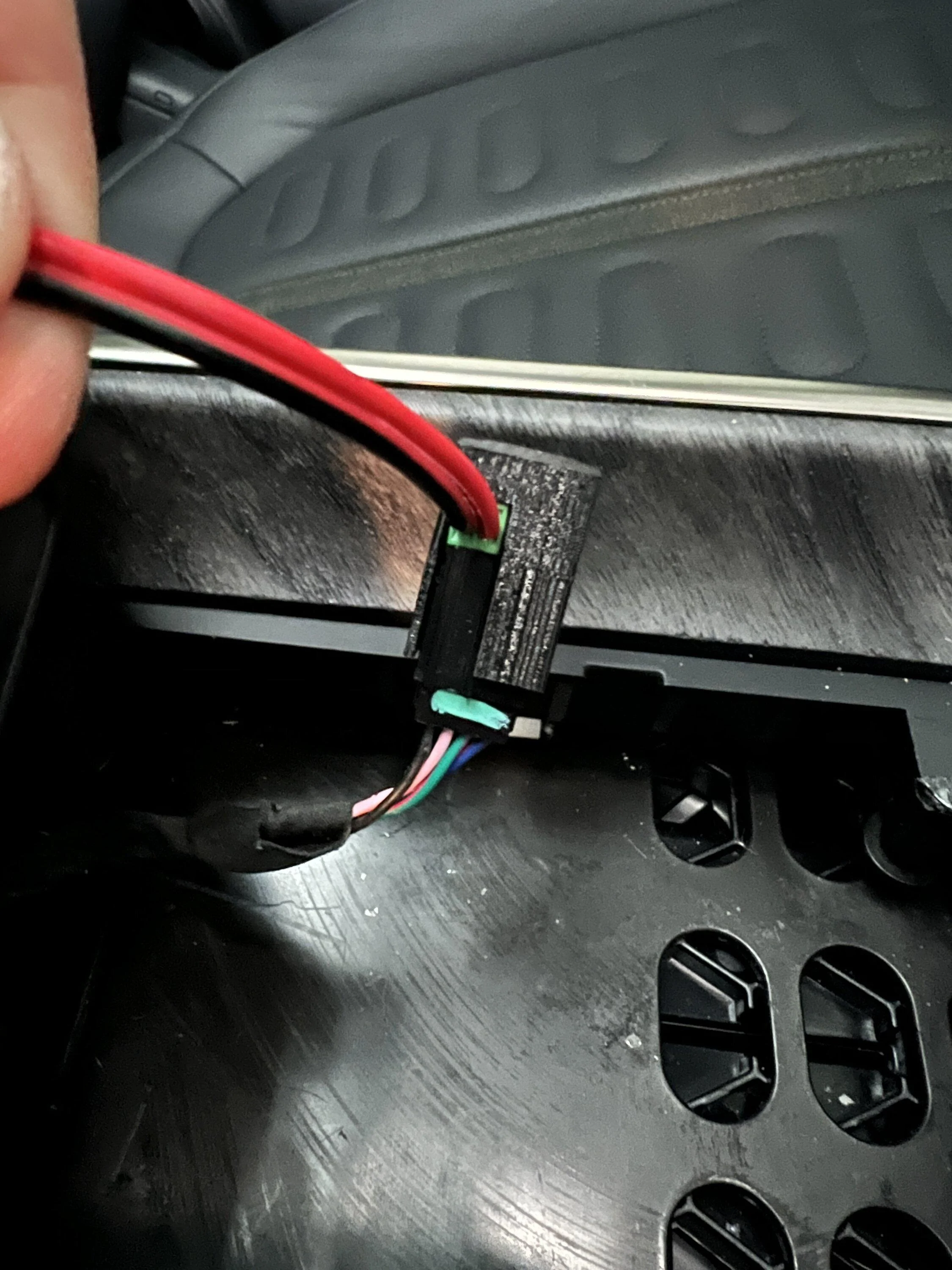 Rivian R1T R1S Working Magsafe / Magnetic Qi Wireless Charging Pad Install! - DIY Writeup IMG_0790