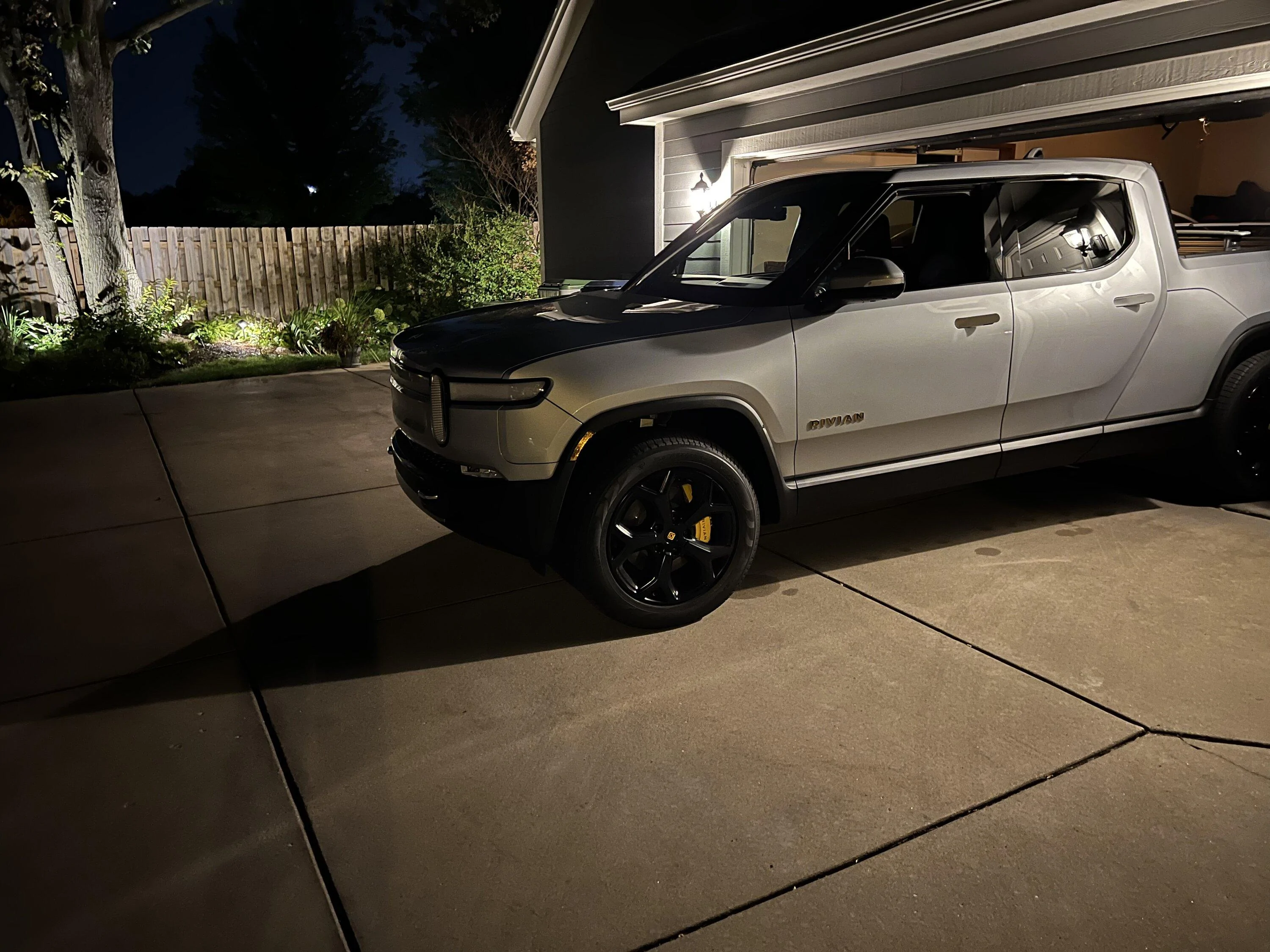 Rivian R1T R1S OTA 2022.31.5 software released publicly 848AE2FF-80A1-4060-B1D2-F92CF7492419