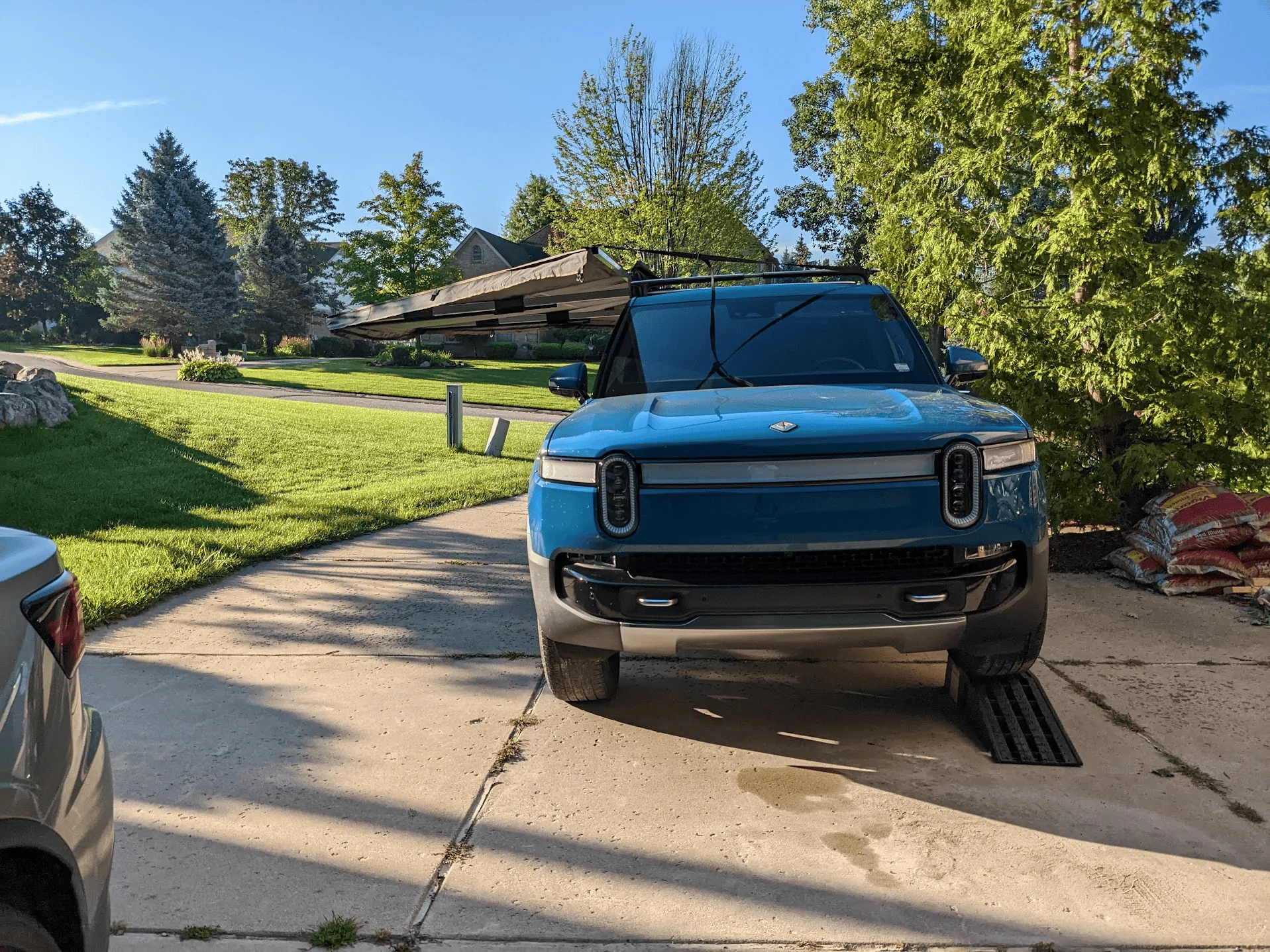 Rivian R1T R1S My camp mode leveling initial review 1662215434757