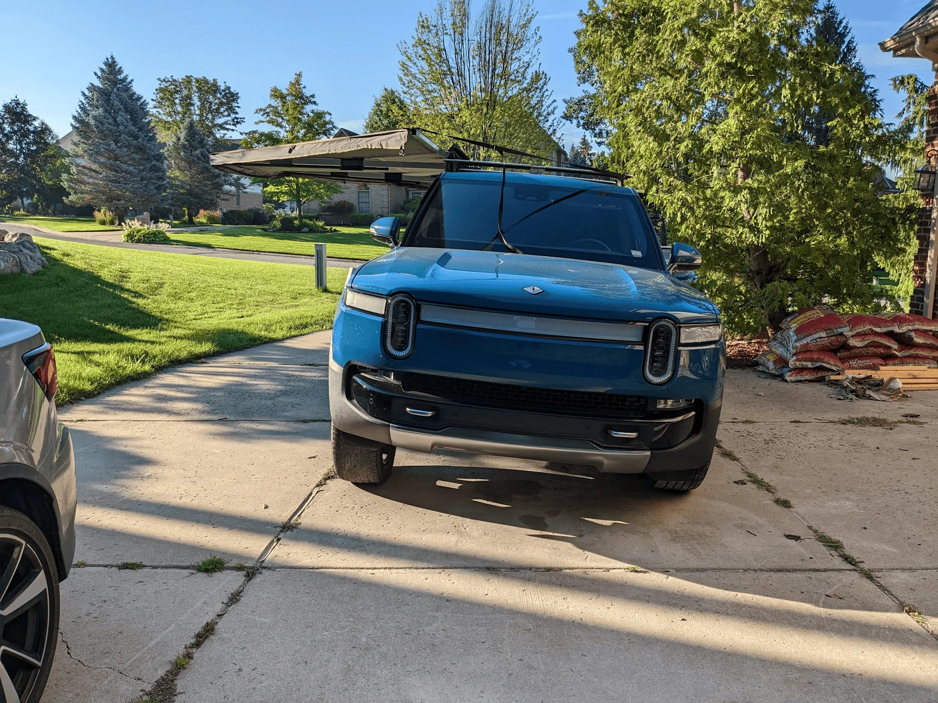 Rivian R1T R1S My camp mode leveling initial review 1662215554571
